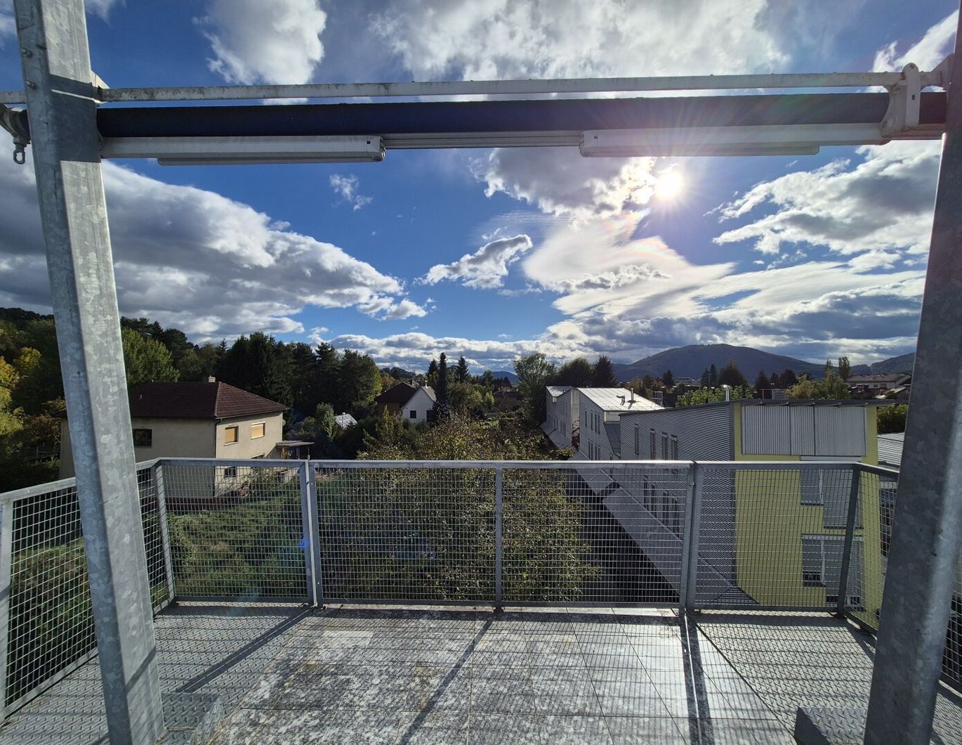 **Frisch renoviert** Traumhaft schöne 3-Zimmer-Wohnung mit separater Küche und sonnigem Balkon!
