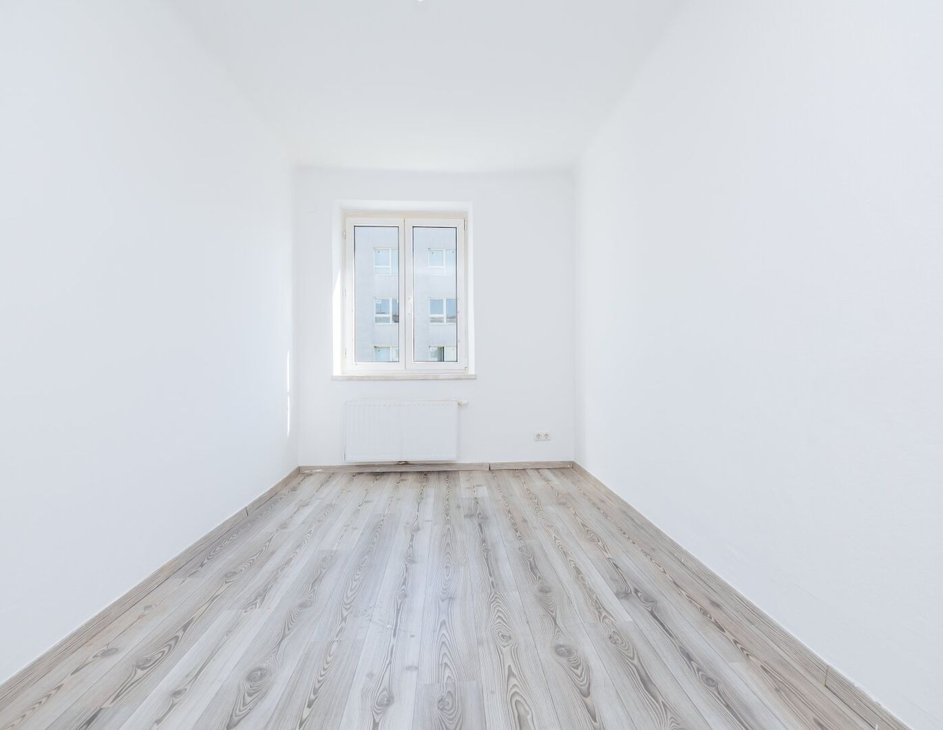 HIGHLIGHT I OBERSTE ETAGE MIT LIFT I MODERNISIERT I KOMFORT-DUSCHE I DESIGN-KÜCHE INKLUSIVE I ZENTRAL & BAHNHOFNAH I HAUSTIER-TAUGLICH I MODERNES WOHNGEFÜHL I OPTIMALE RAUMNUTZUNG I PROJEKT WOHNEN