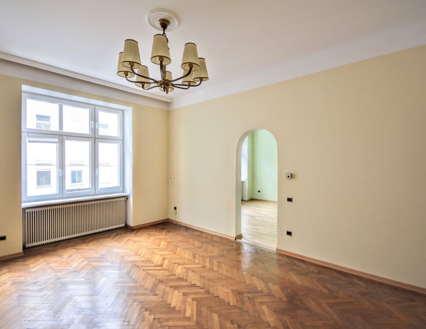 96 m² Altbauwohnung im 1. Stock mit Lift - zum Sanieren