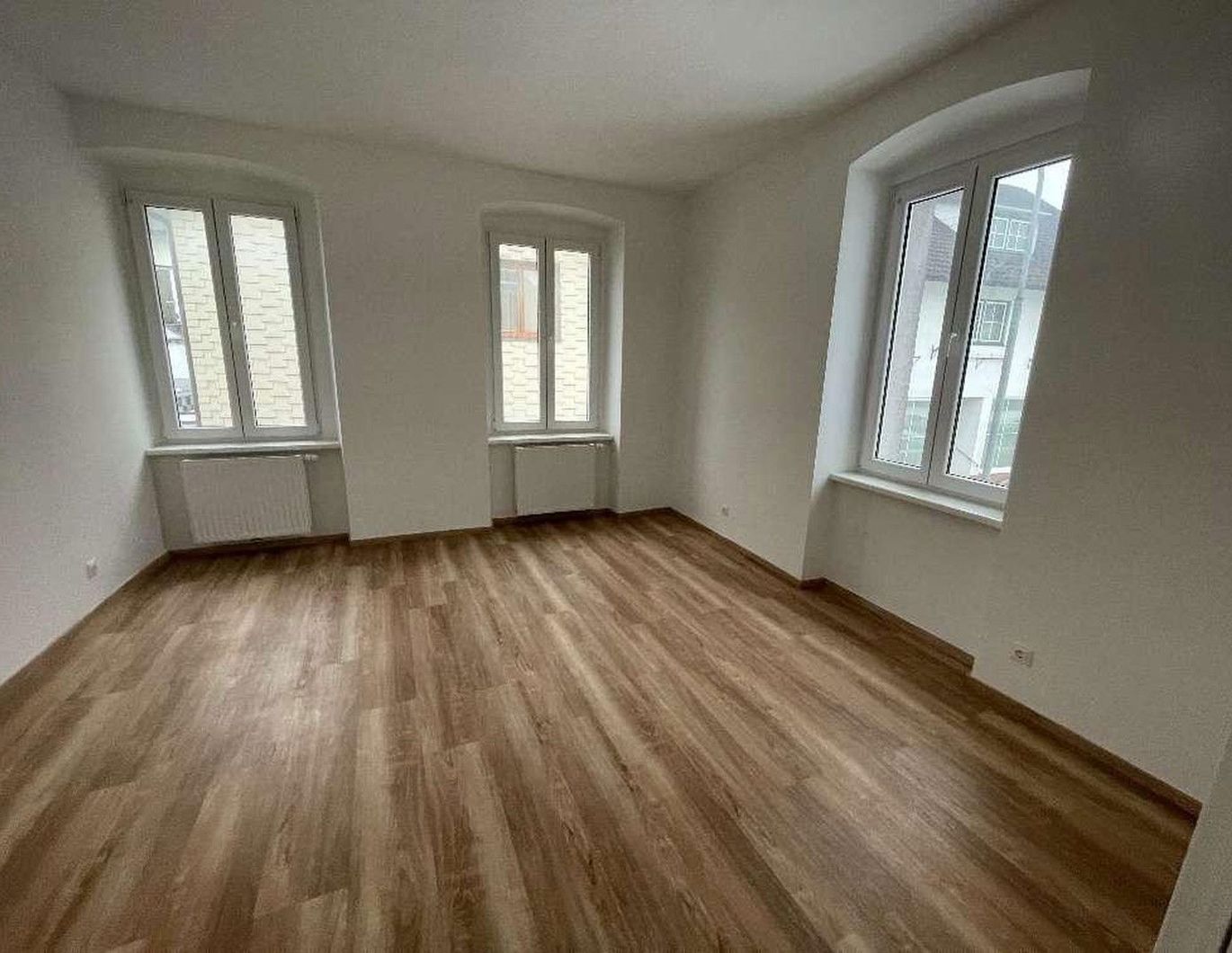 Helle 2-Zimmer Wohnung mit Balkon - Burgblick
