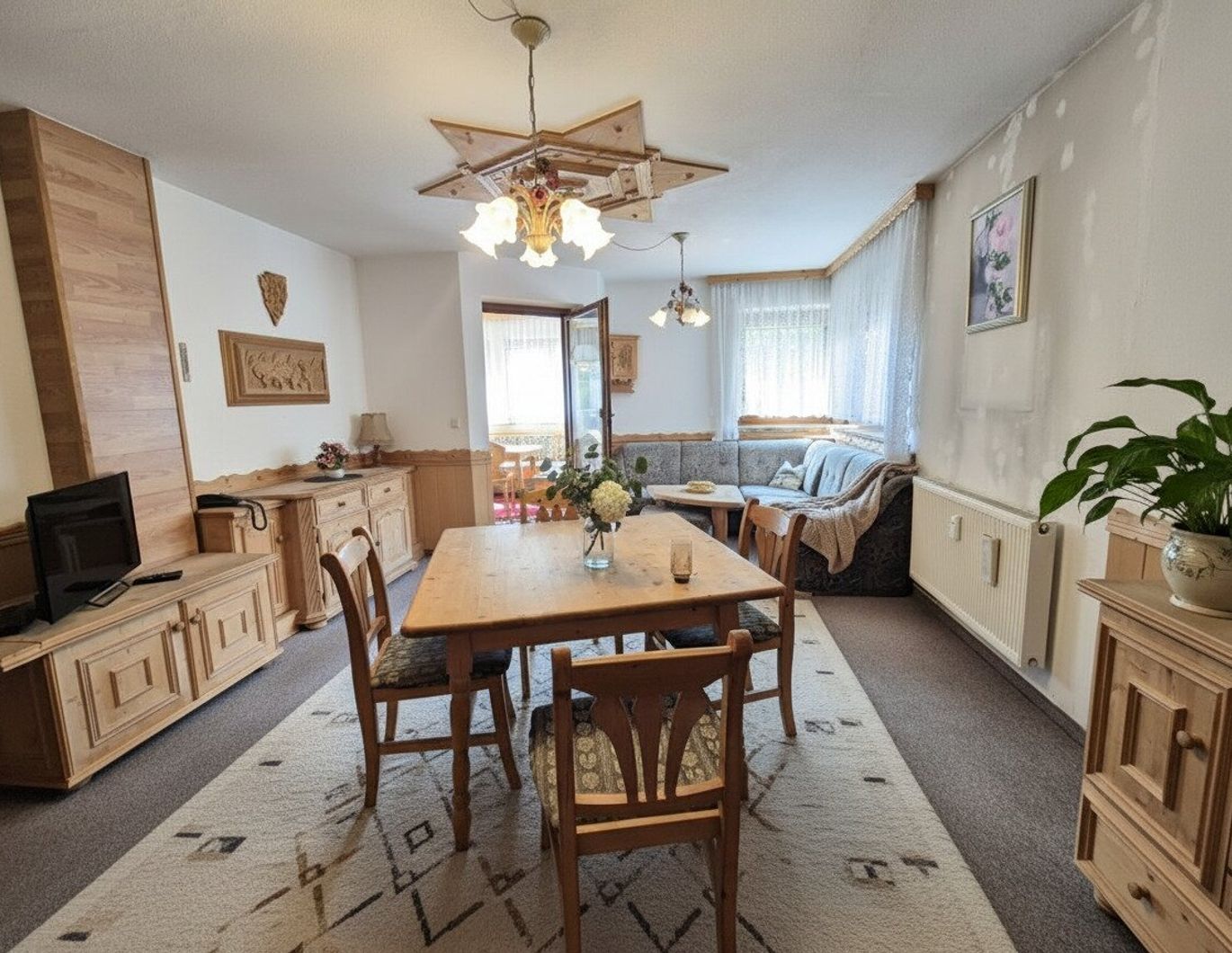 Gepflegte Erdgeschoßwohnung mit Wintergarten und Terrasse