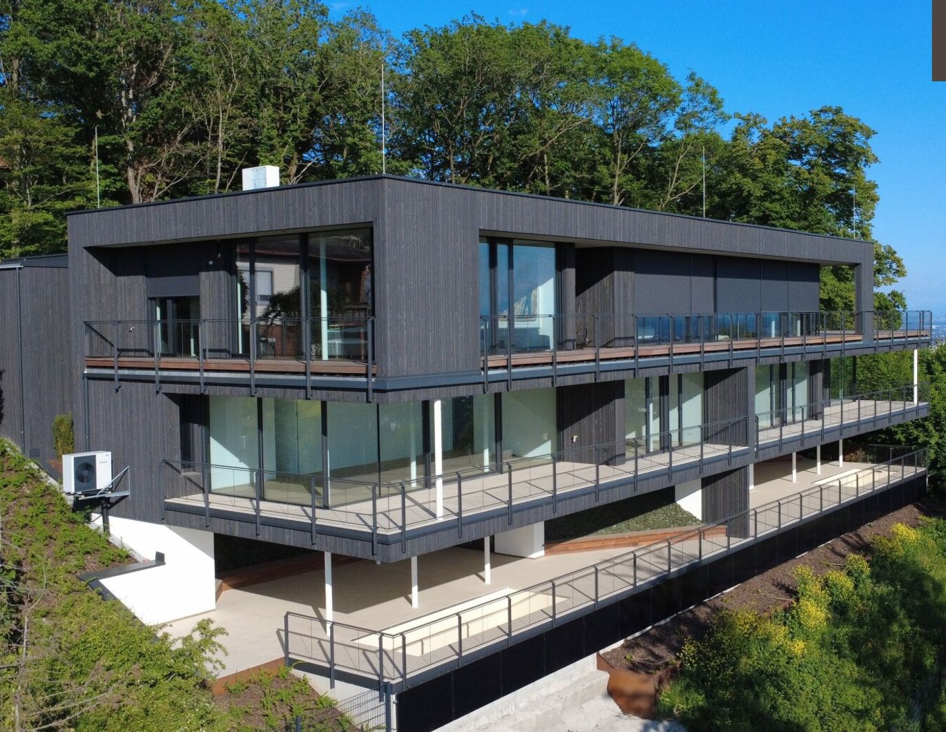 HIGH-END AUF ZWEI EBENEN | HAUSFLAIR MIT POOL UND PANORAMABLICK AM PÖSTLINGBERG