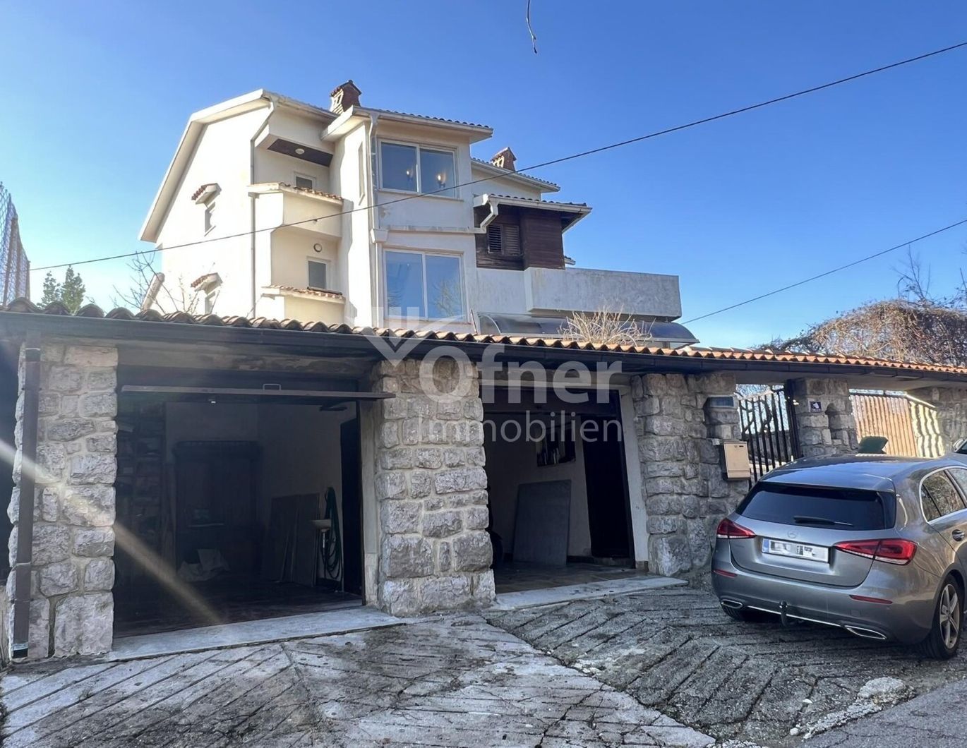 VIŠKOVO, freistehendes Haus mit Geschäftsraum, 2 Garagen