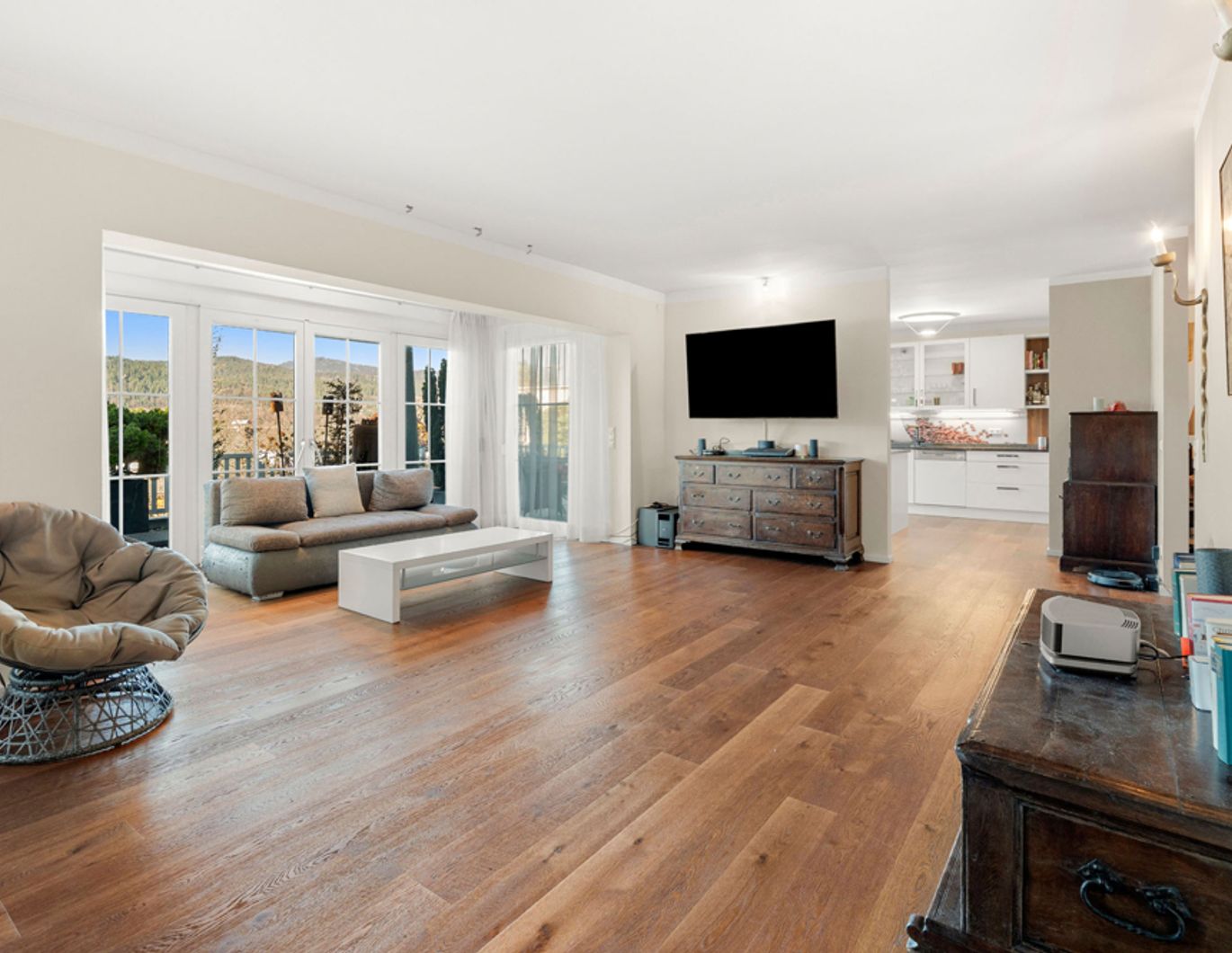 Zweitwohnsitz: Großzügige Wohnung in seenaher Lage