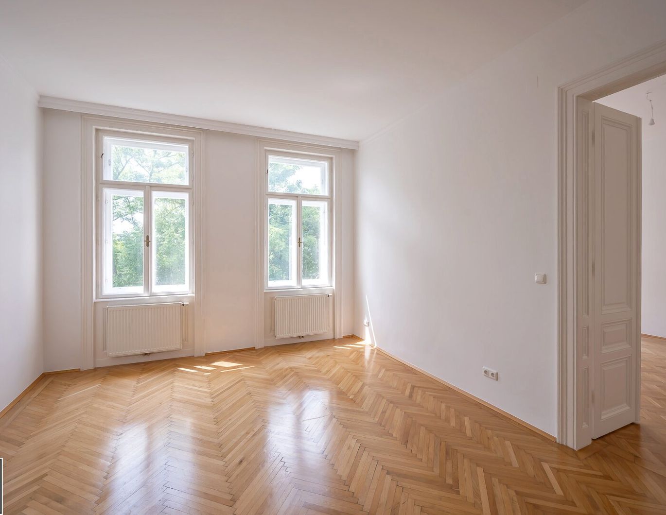 Schönbrunner Allee: 3-Zimmer-Altbauwohnung mit perfekter Aufteilung und Grünblick