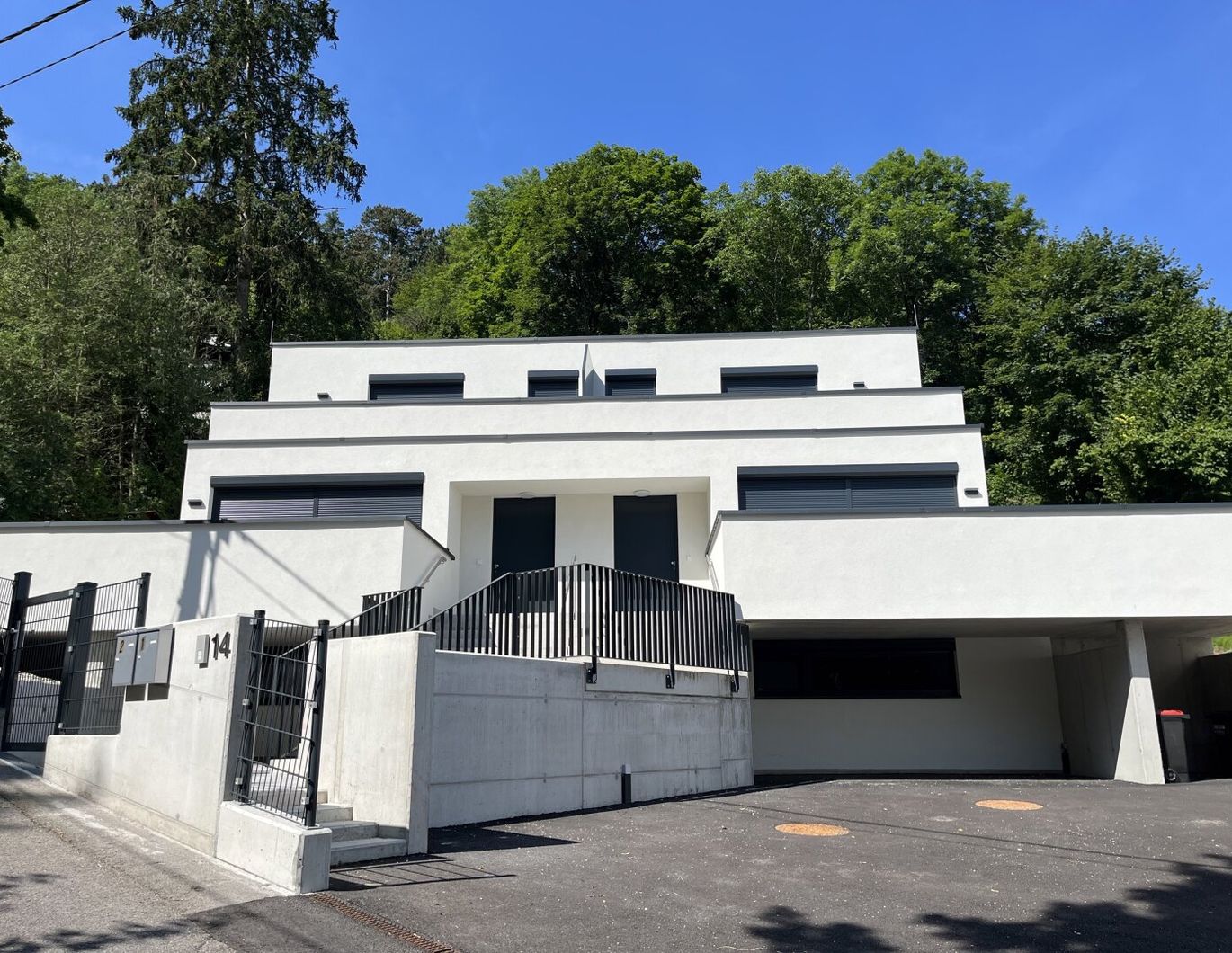 Neuwertige Doppelhaushälfte in Klosterneuburg: 5 Zimmer, 2 Terrassen, Stellplätzen & viel Komfort!