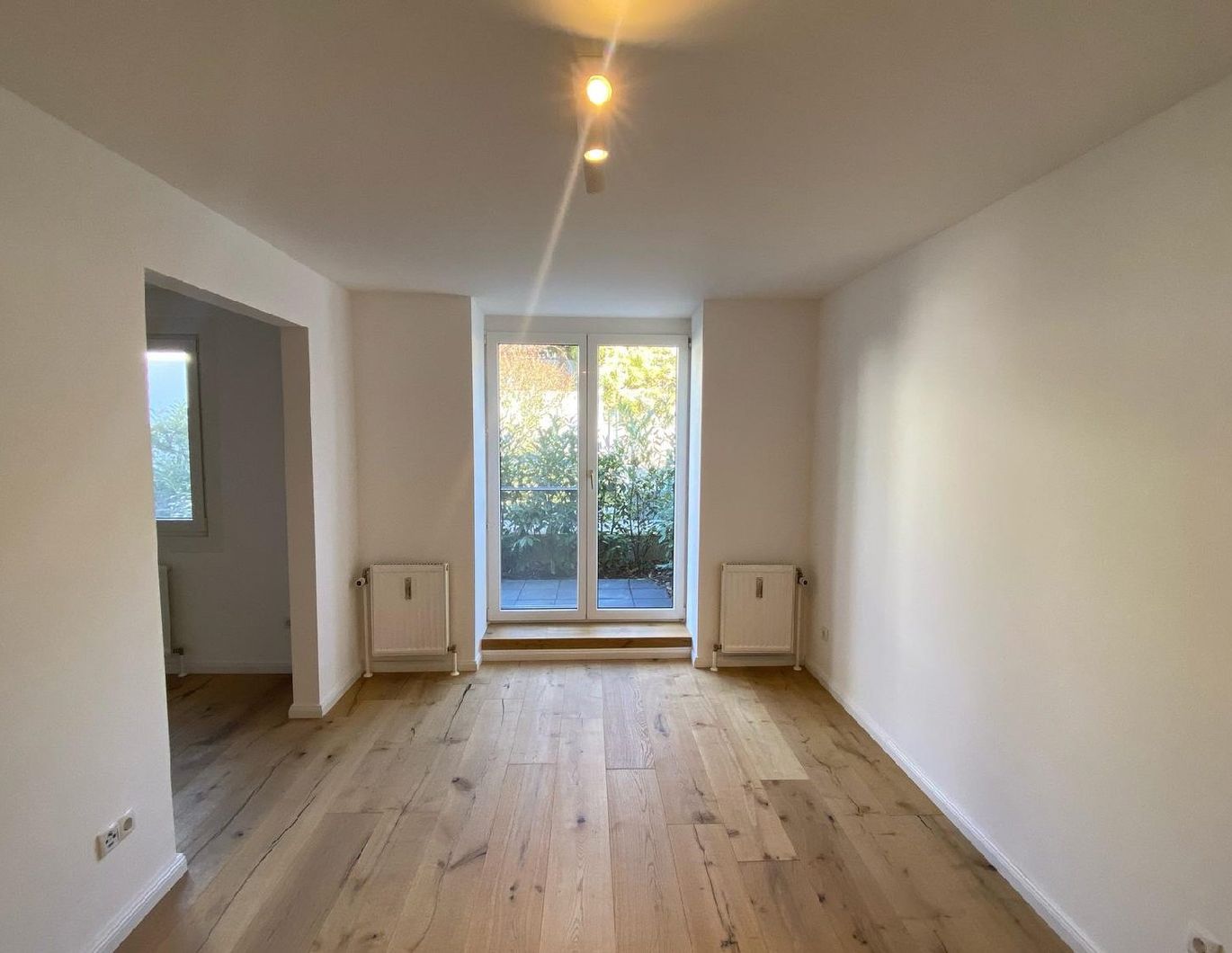 Lichtdurchflutete 2-Zimmer-Wohnung mit Terrasse in ruhiger und angenehmer Lage