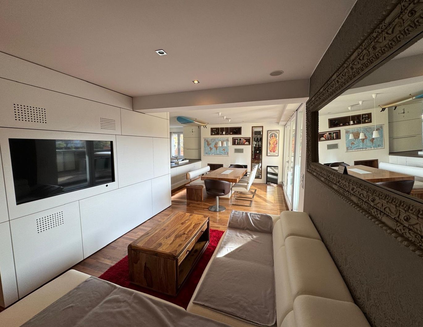 Moderne, luxuriöse Wohlfühlwohnung mit Tiefgaragenplatz! Inklusive moderner Möblierung!