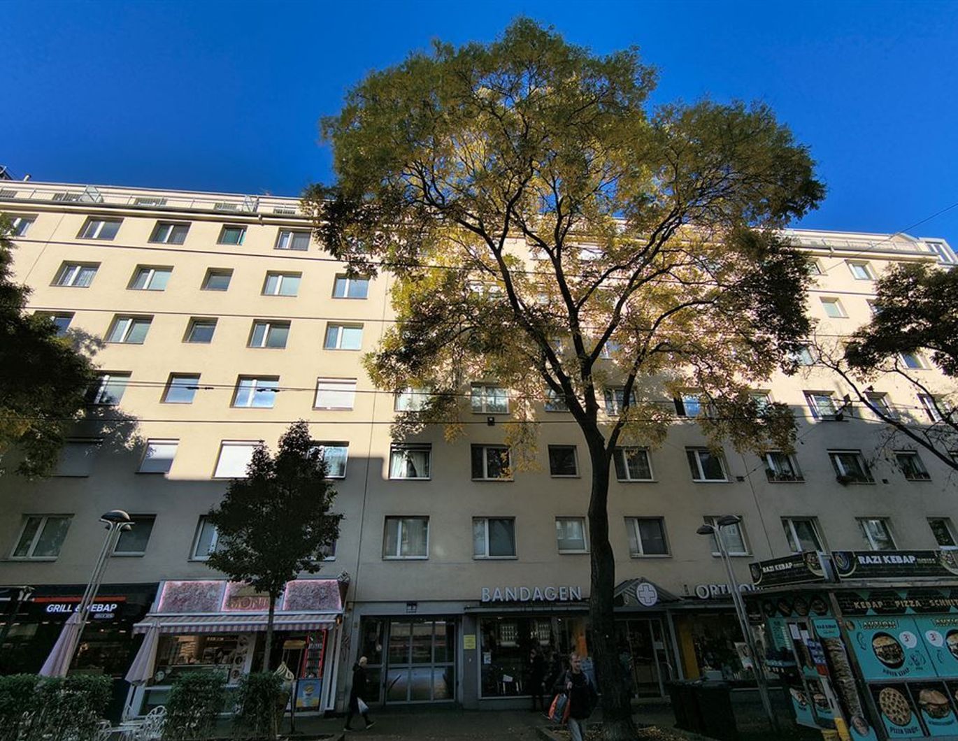 1100 Wien/Nähe Reumannplatz U1: Großzügiges, helles 2-Zimmer-Apartment - 4.Liftstock - sanierungsbedürftig