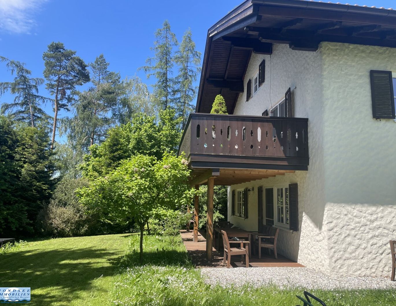 Großzügiges Landhaus mit uneinsehbarem, parkähnlichem Garten