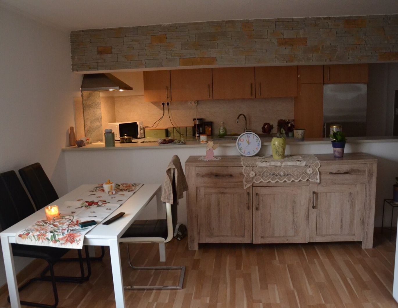 Moderne neuwertige Ferienwohnung in Latschach: 71m², vollmöbliert mit Terrasse & KfZ-Stellplatz!