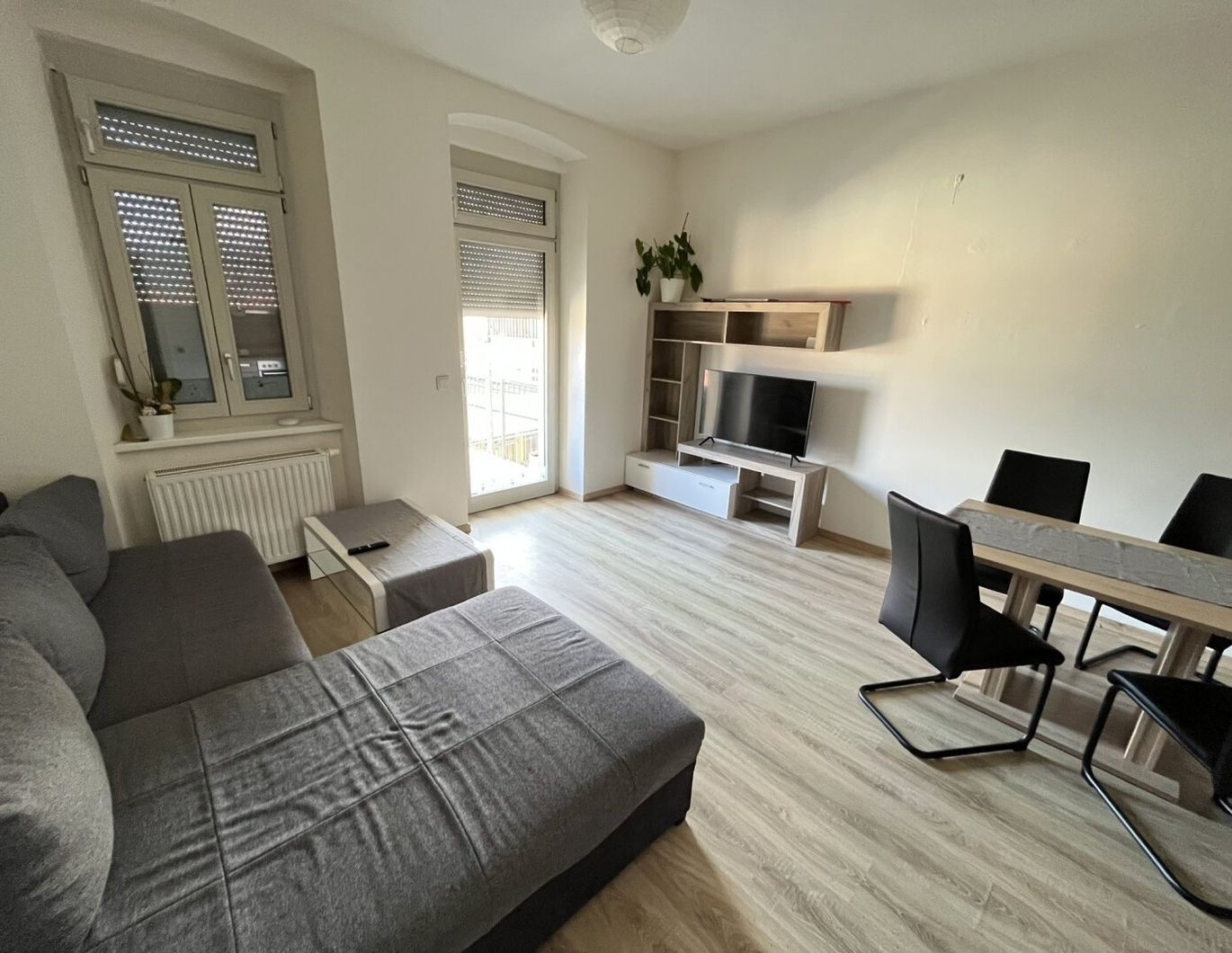 ++Voll möblierte Wohnung mit Balkon in zentrumsnaher Lage++