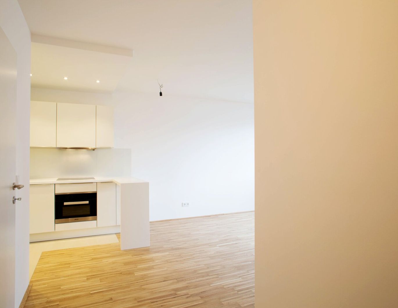 TOLL AUSGESTATTETE 2-ZIMMER-WOHNUNG! Nähe Millennium City U6!