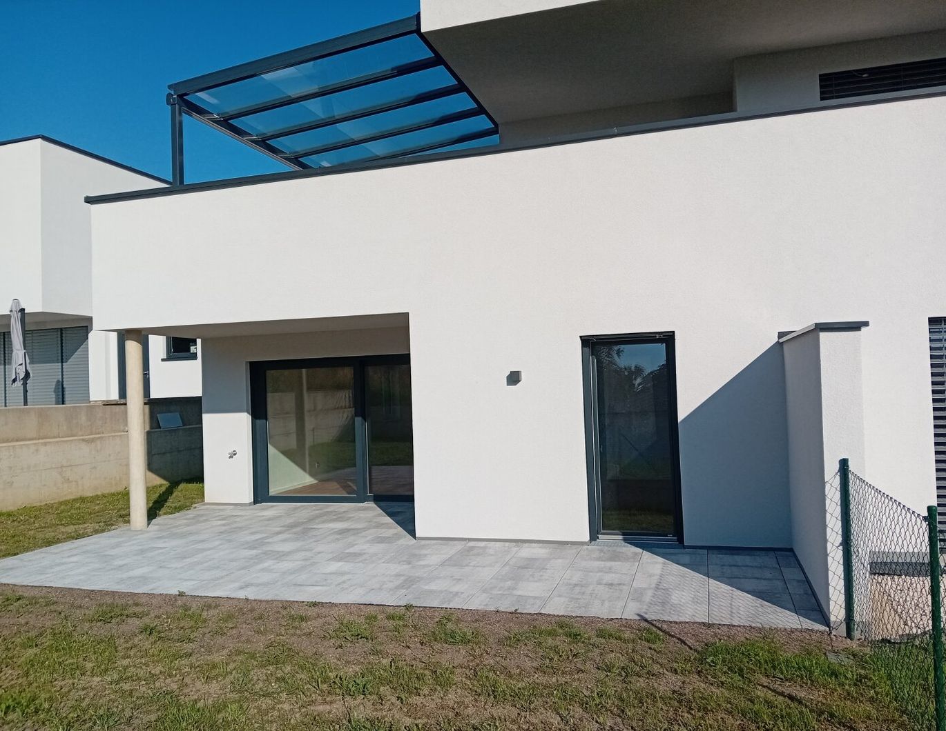 Erstbezug - perfekt aufgeteilte 3-Zimmer-Gartenwohnung mit Carport