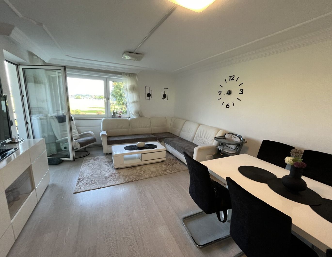Helle 3-Zimmer Wohnung mit Loggia und traumhaftem Ausblick