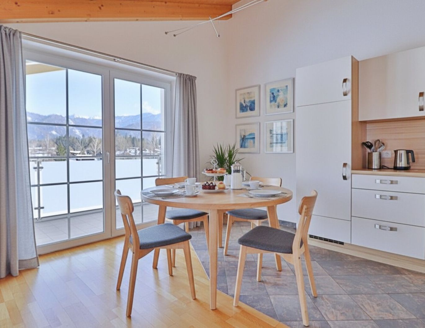 2,5-Zimmer Dachgeschosswohnung mit Balkon in zentraler Lage