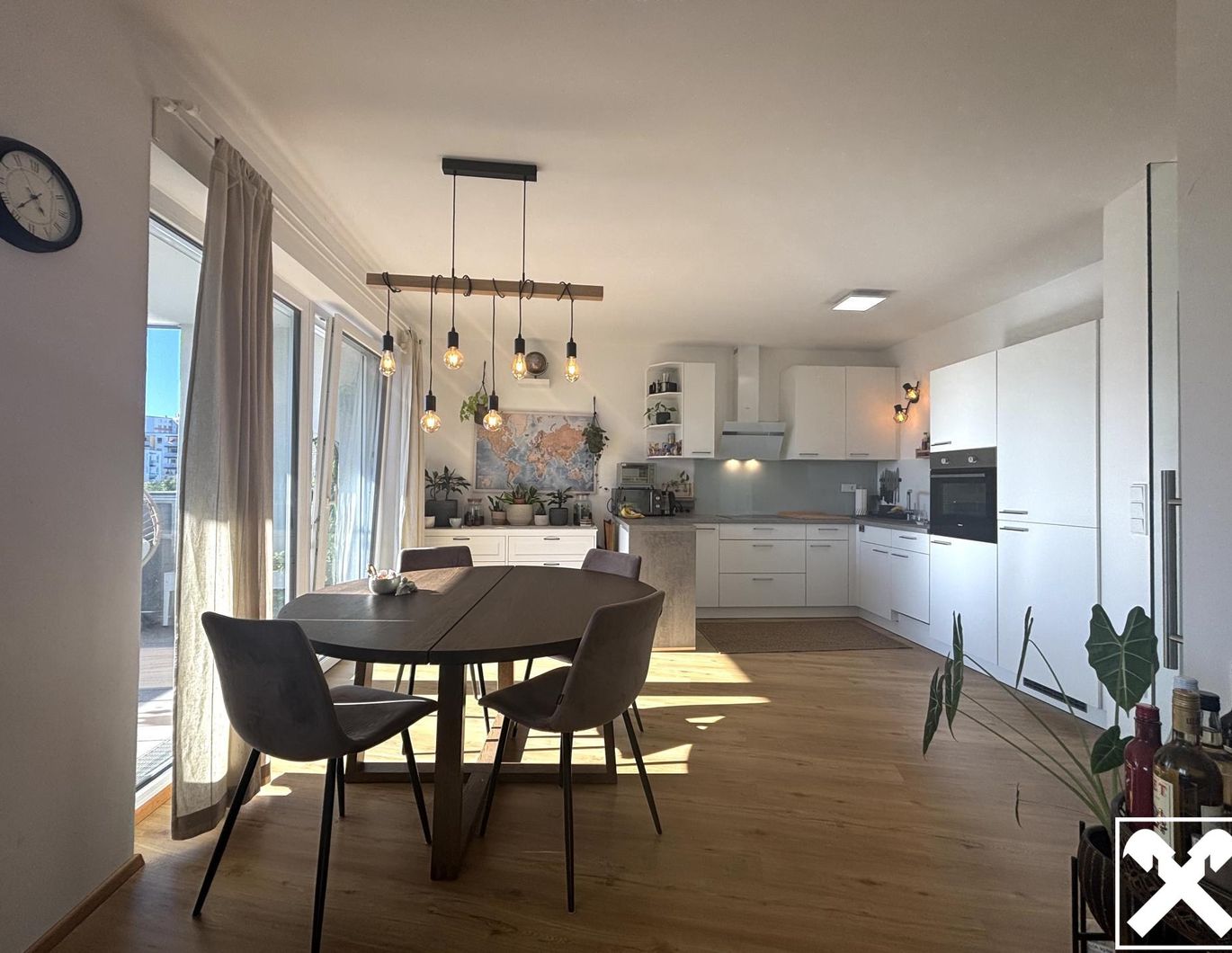 Neuwertige schicke 3-Zimmer-Wohnung mit Loggia und Tiefgaragenstellplatz!