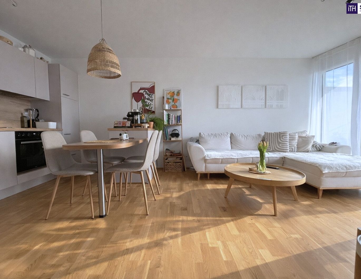 Schnell sein! Charmante Zwei-Zimmer-Wohnung inkl. Garagenplatz mit großem Balkon in Richtung Süden in Ebergassing! Nahe Wien und Flughafen!