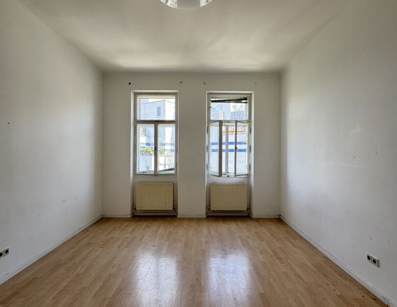 Altbau Juwel mit Potenzial - Ruhige Lage trifft historischen Charme