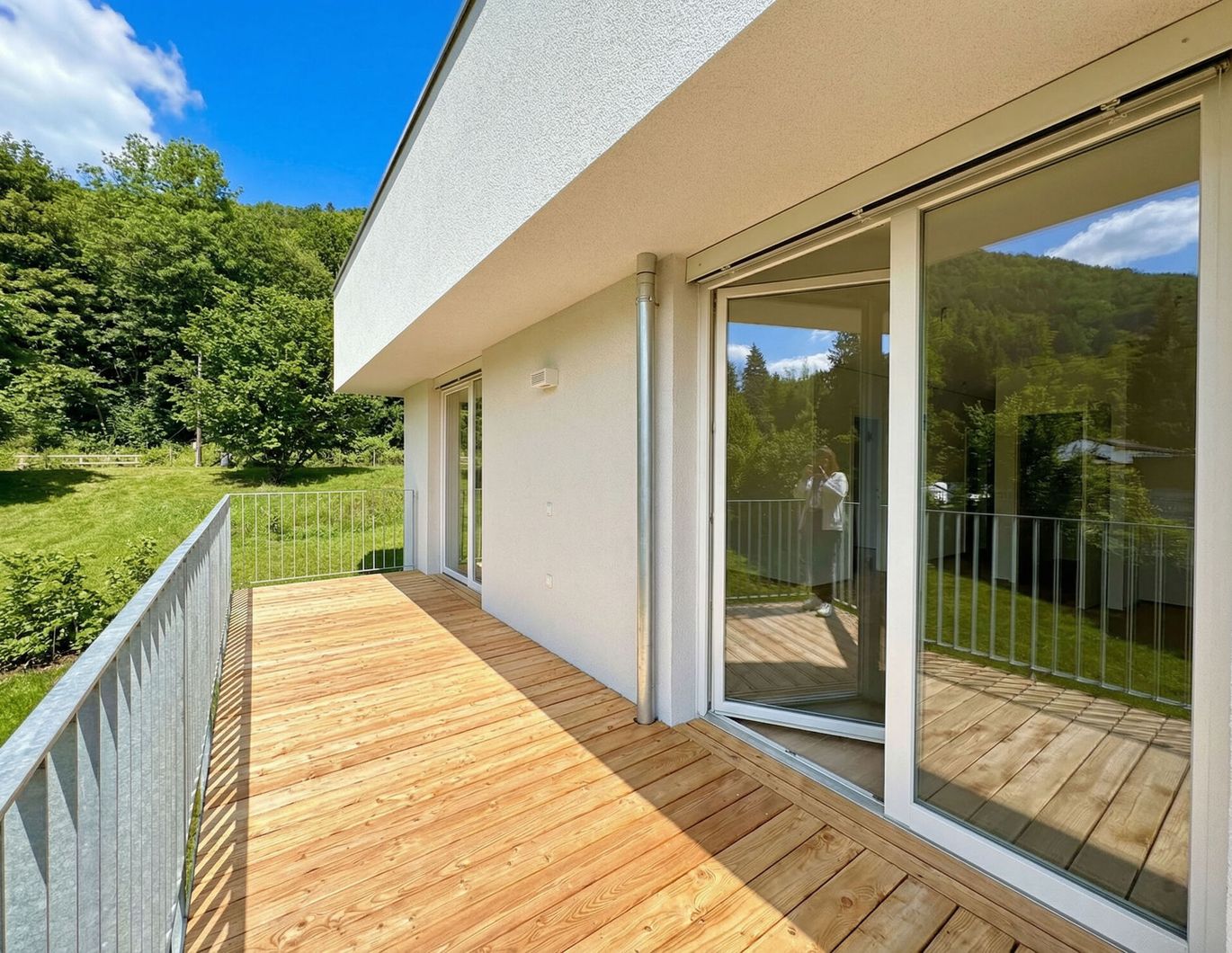 - ERSTBEZUG - Familienidylle im Grünen - Großzügige 4 Zimmer -Balkonwohnung -