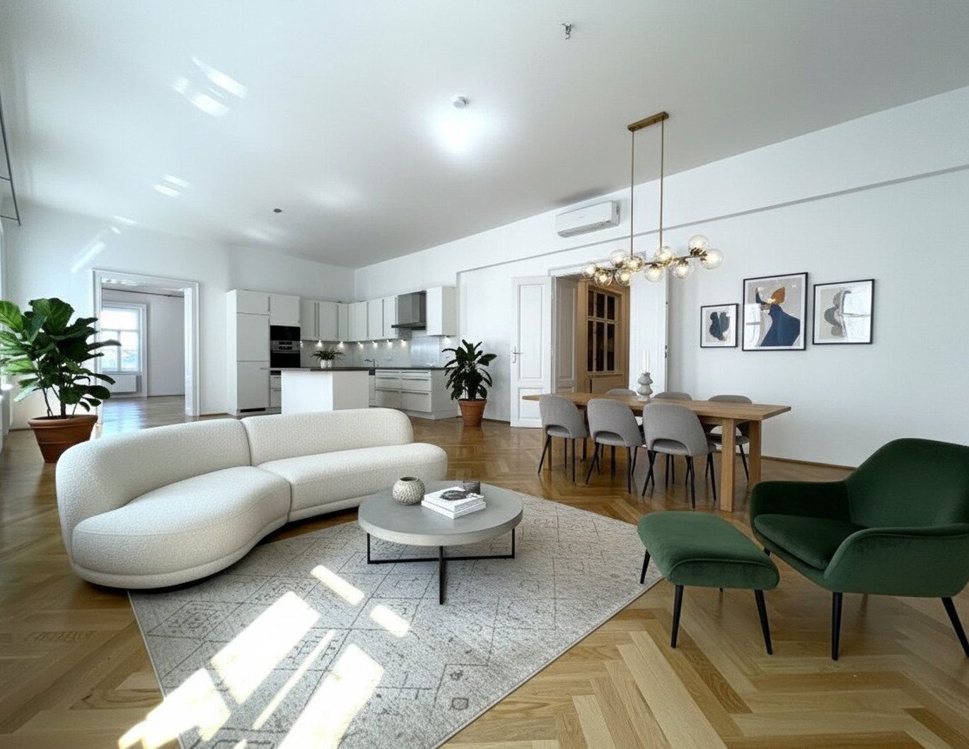 UNBEFRISTET: Prachtvolle, klimatisierte 5-Zimmer-Wohnung mit fantastischer Stadtaussicht in Top Lage