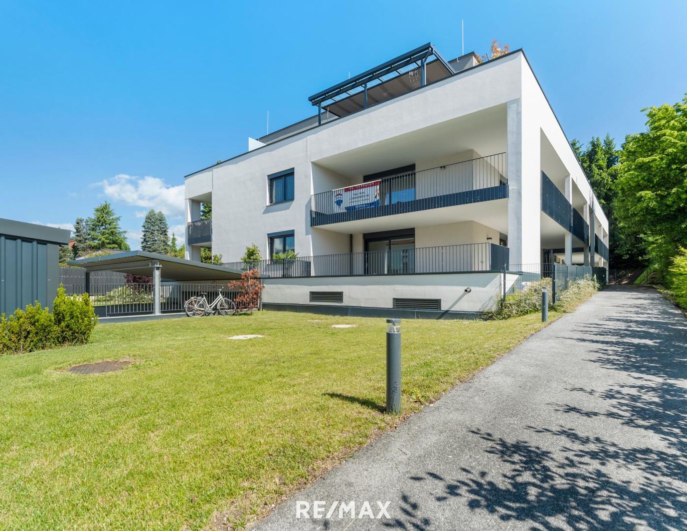 Nah am See, nah an der Stadt: Helle 3-Zimmer-Wohnung mit Terrasse in Krumpendorf am Wörthersee