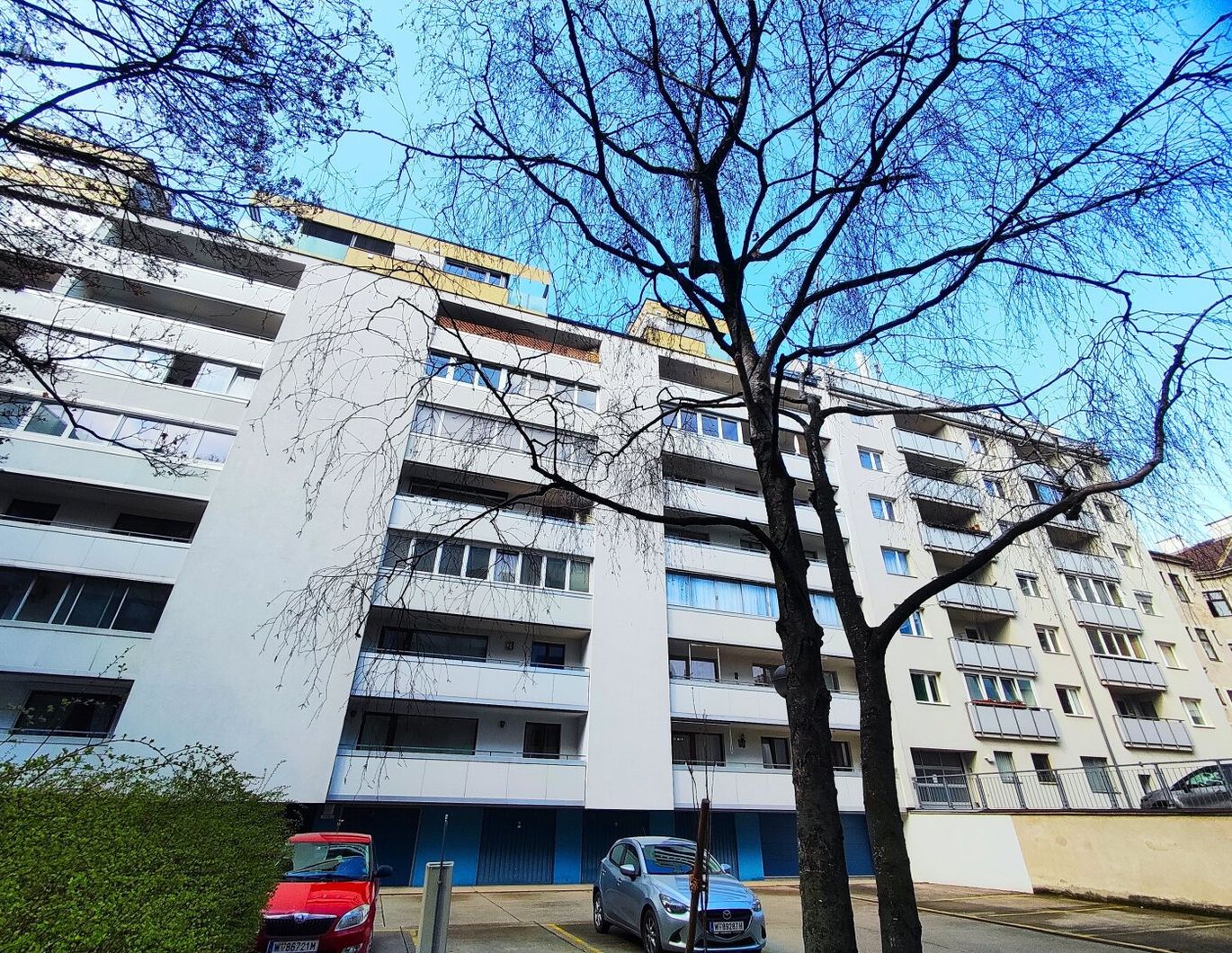 BLICK INS GRÜNE - 2 Zimmer mit Loggia direkt bei der U6