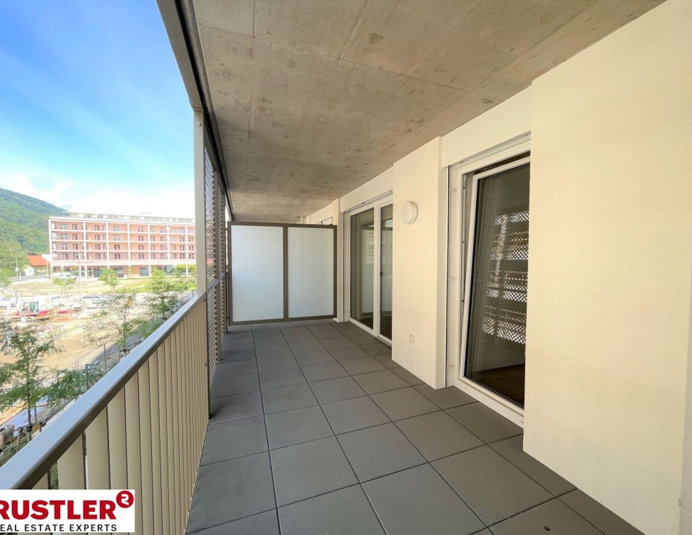 Traumhafte Neubau-Wohnung mit Balkon