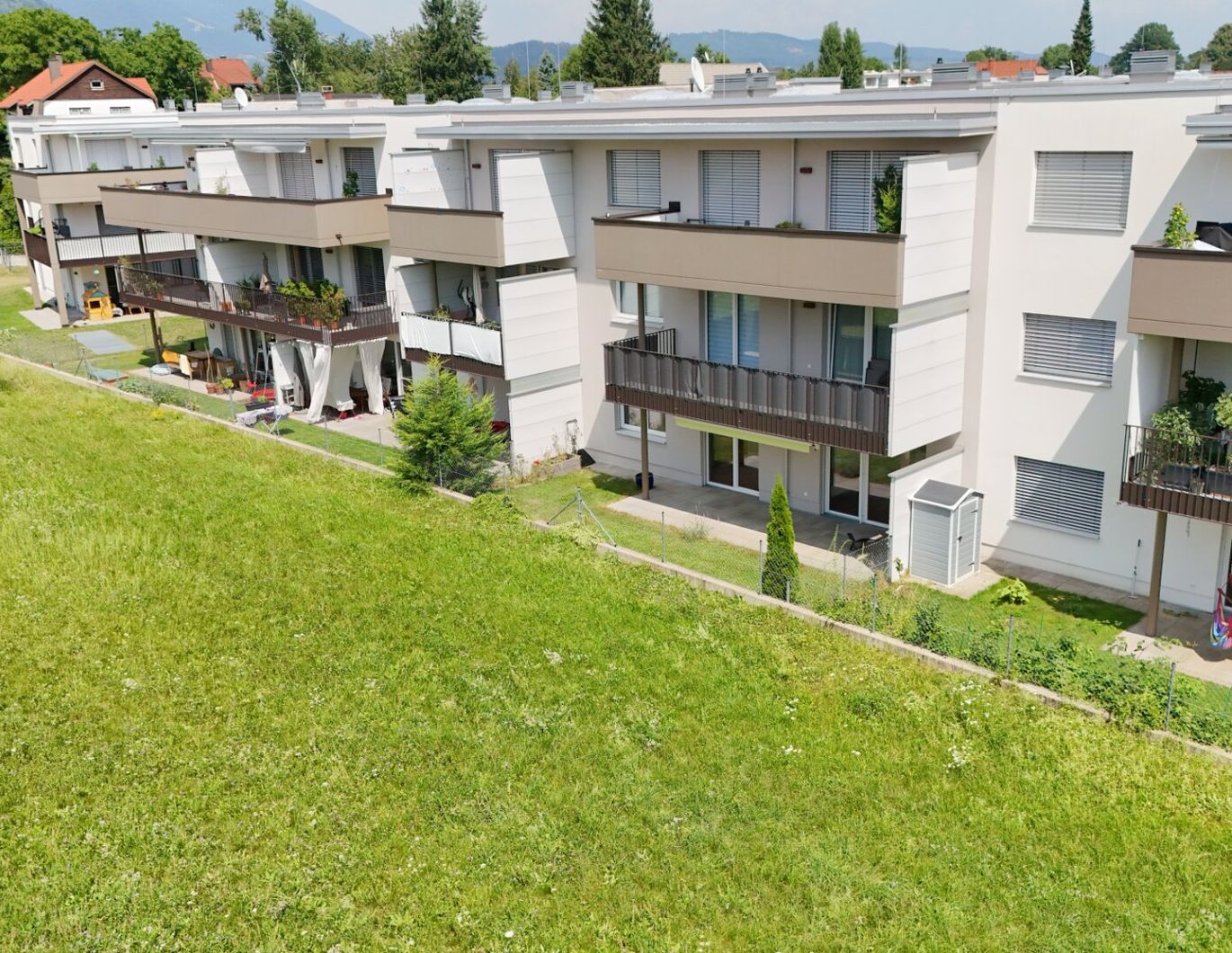Moderne lichtdurchflutete 3 Zimmer-Gartenwohnung inkl. Tiefgaragenstellplatz & hochwertiger DAN-Küche!