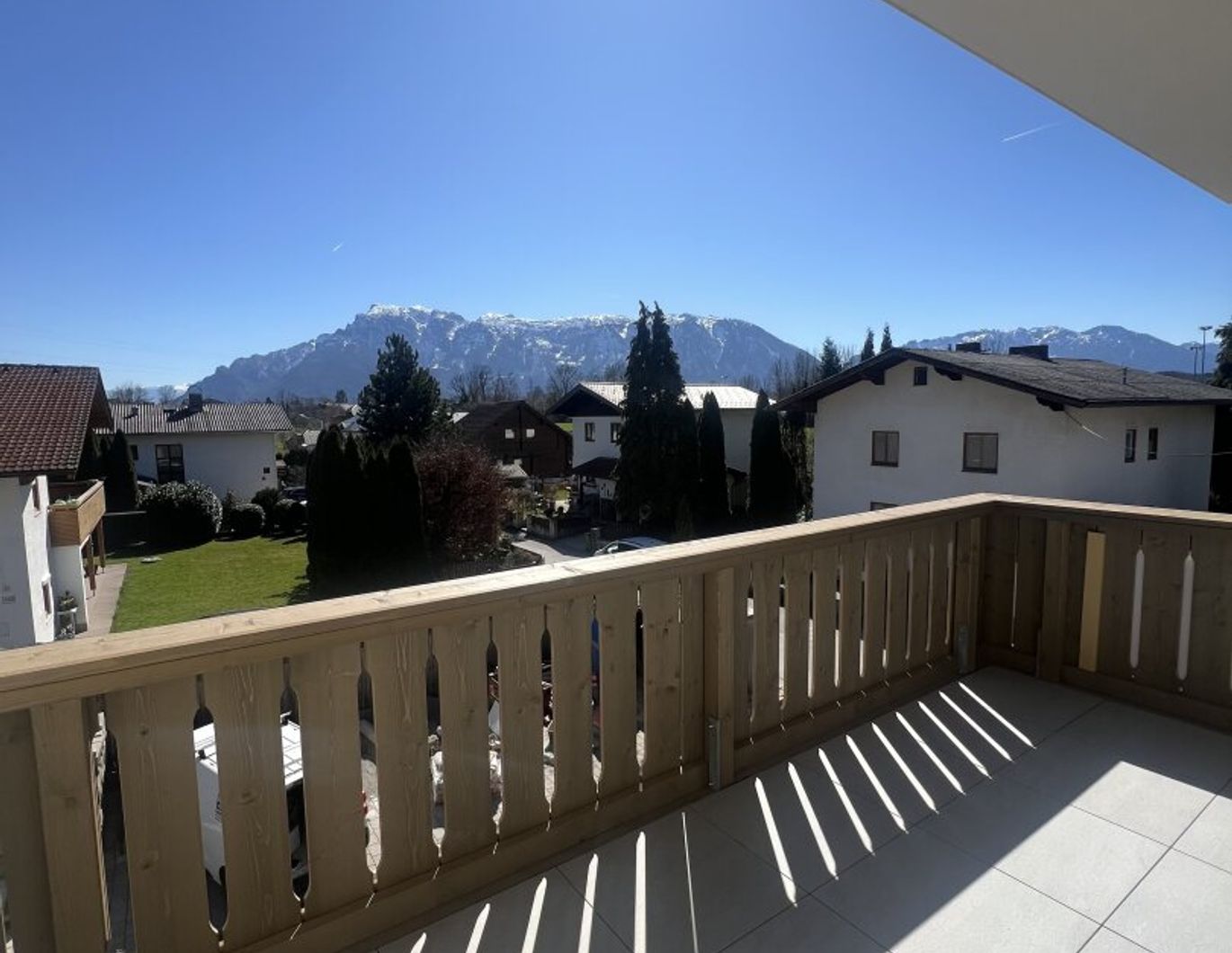 NEUBAU 3 Zi. WOHNUNG MIT ZWEI BALKONEN UND BERGBLICK IN TOPLAGE WALS