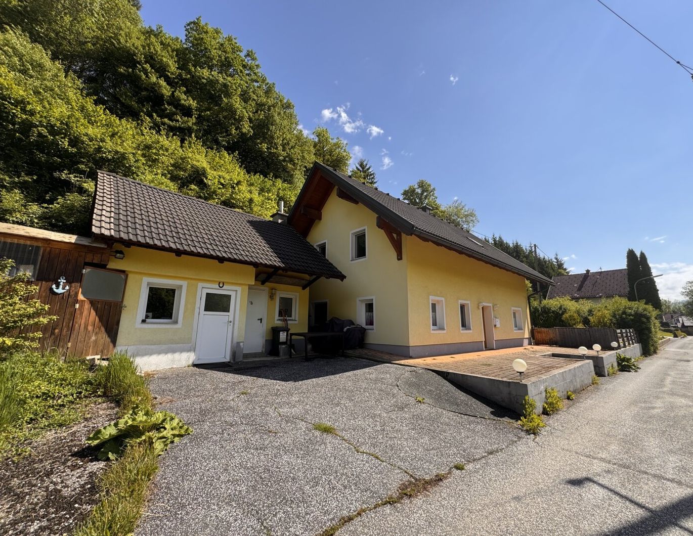 Kärntner Hohenthurn: Modernisiertes Zweifamilienhaus in ländlicher Umgebung!
