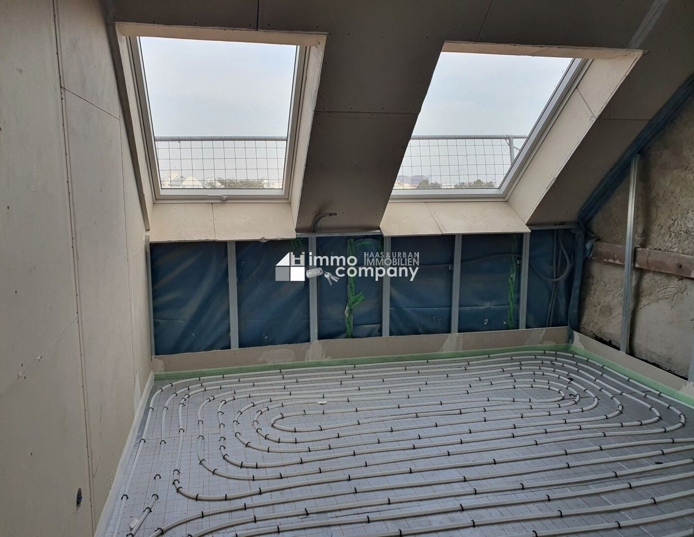 Stilvolle Dachgeschosswohnung mit Fußbodenheizung und Deckenkühlung - Komfort das ganze Jahr über!!
