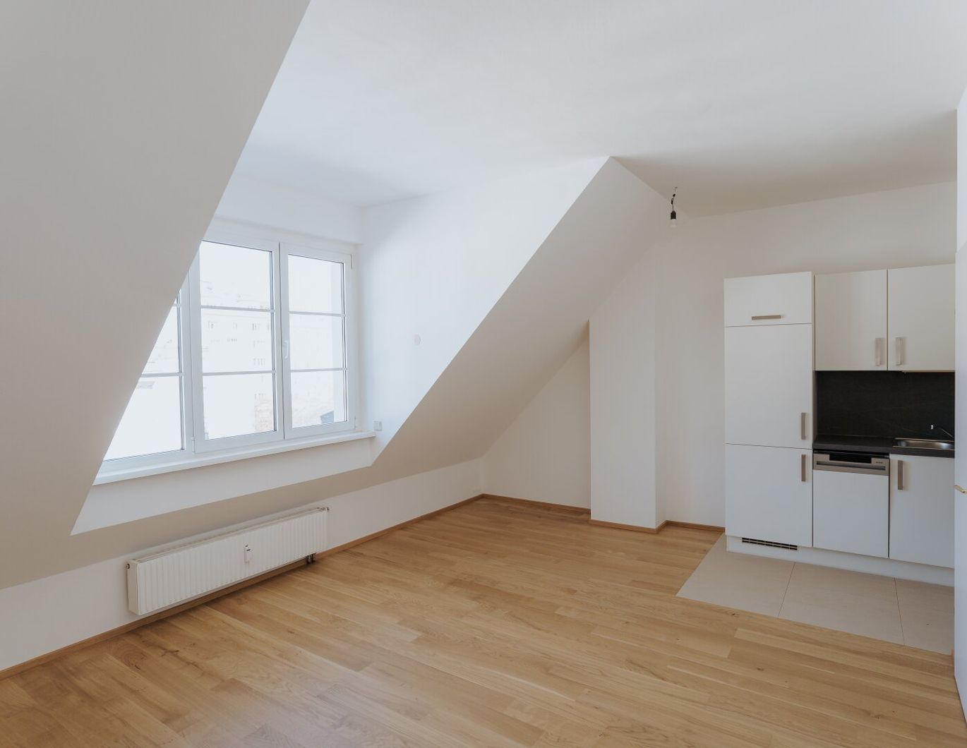Schöne klimatisierte 3 Zimmer Maisonettewohnung im Dachgeschoß