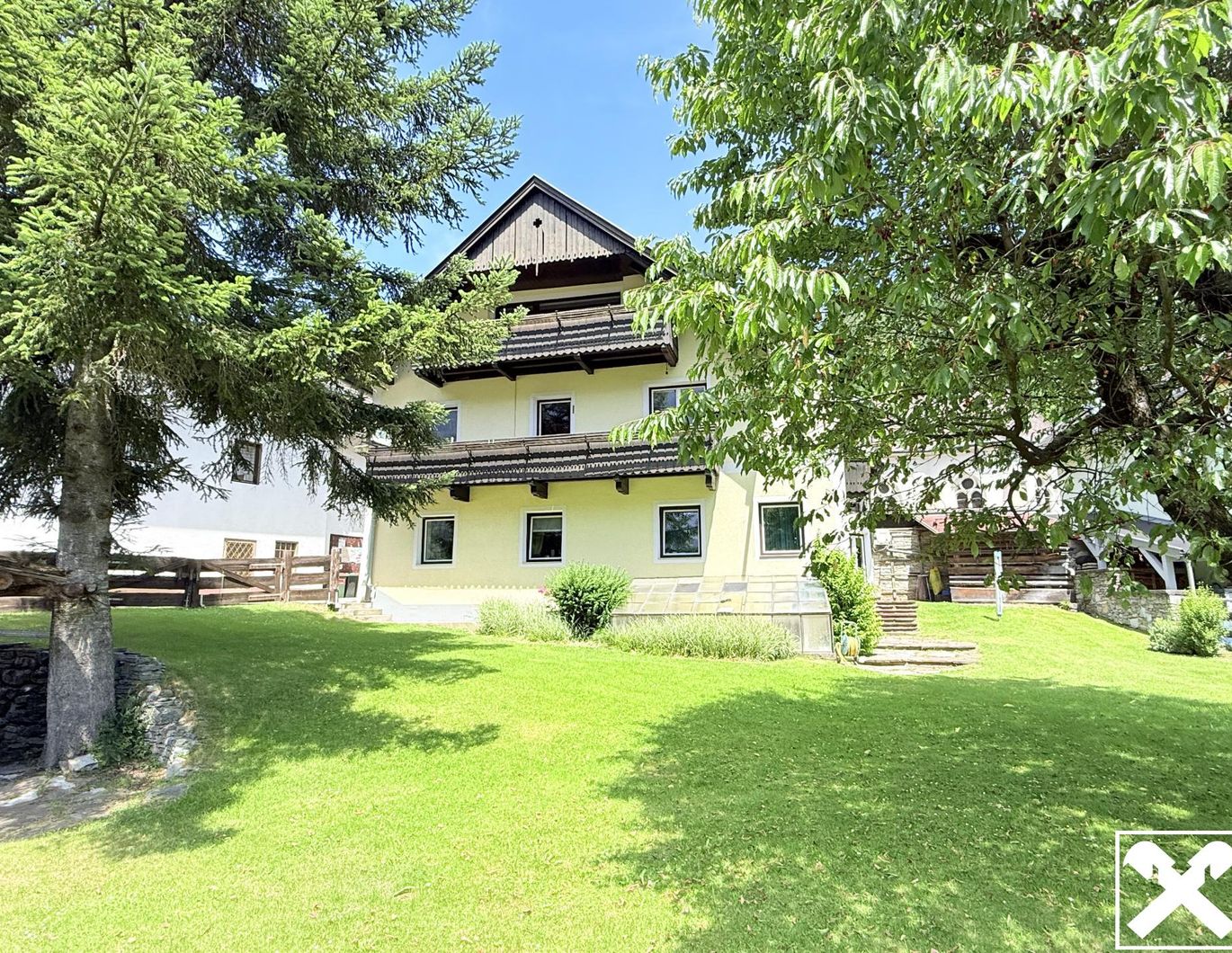 Jede Menge Möglichkeiten-Mehrfamilienhaus mit 5 Einheiten und großzügigem Garten