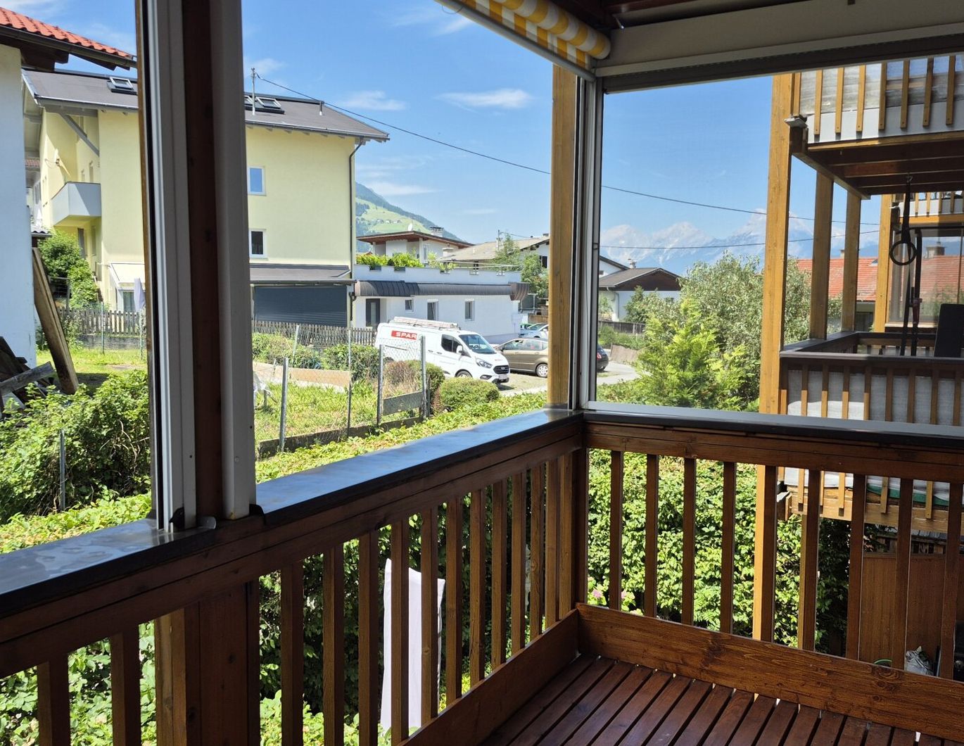 Wohnung mit Balkon, Gemeinschaftsgarten, AAP und Garage in Axams