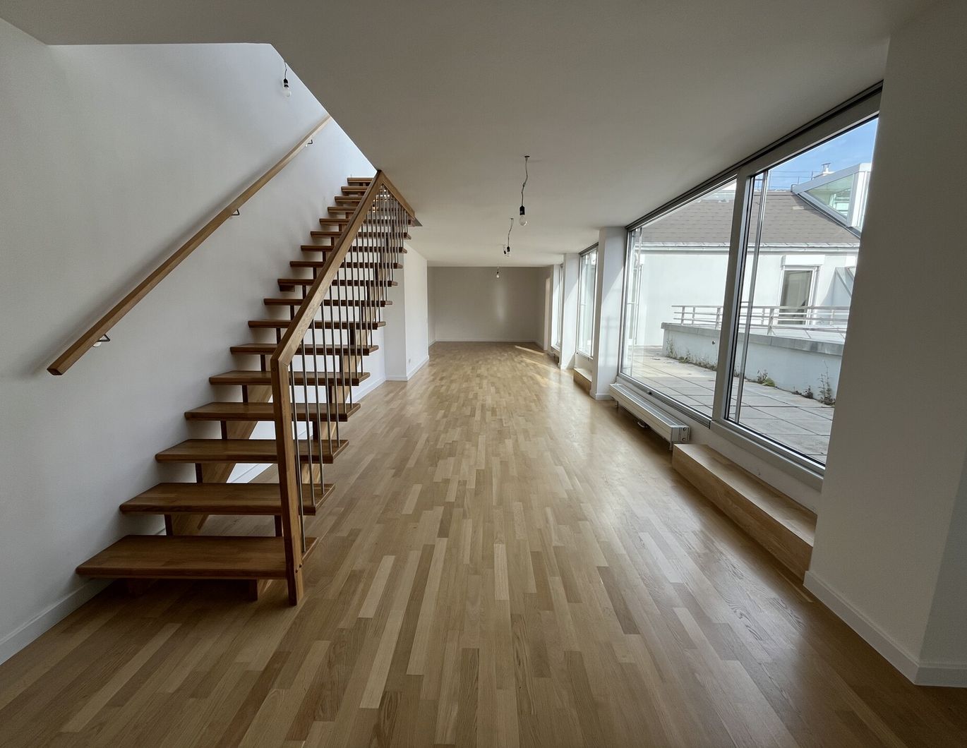 PALAIS HARDEGG: Großzügige 3-Zimmer-Dachgeschoßwohnung mit zwei Terrassen direkt an der Freyung - zu mieten in 1010 Wien