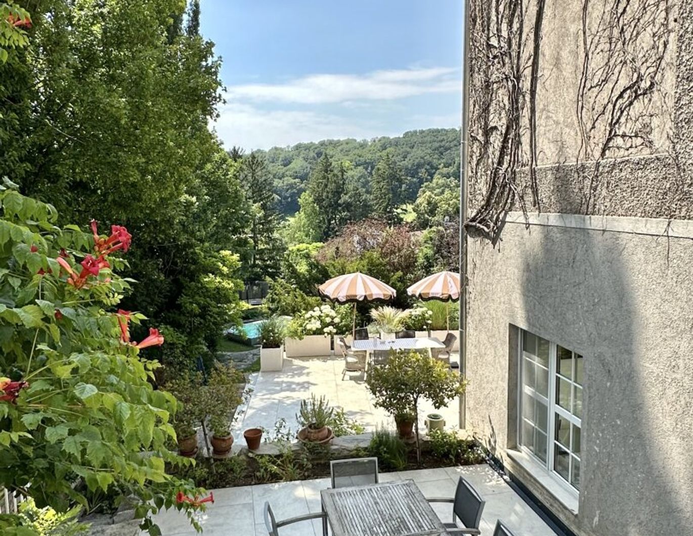 Top ausgestattete Maisonette-Wohnung mit großem Eigengarten, Pool und Garage nächst Pötzleinsdorfer Schlosspark
