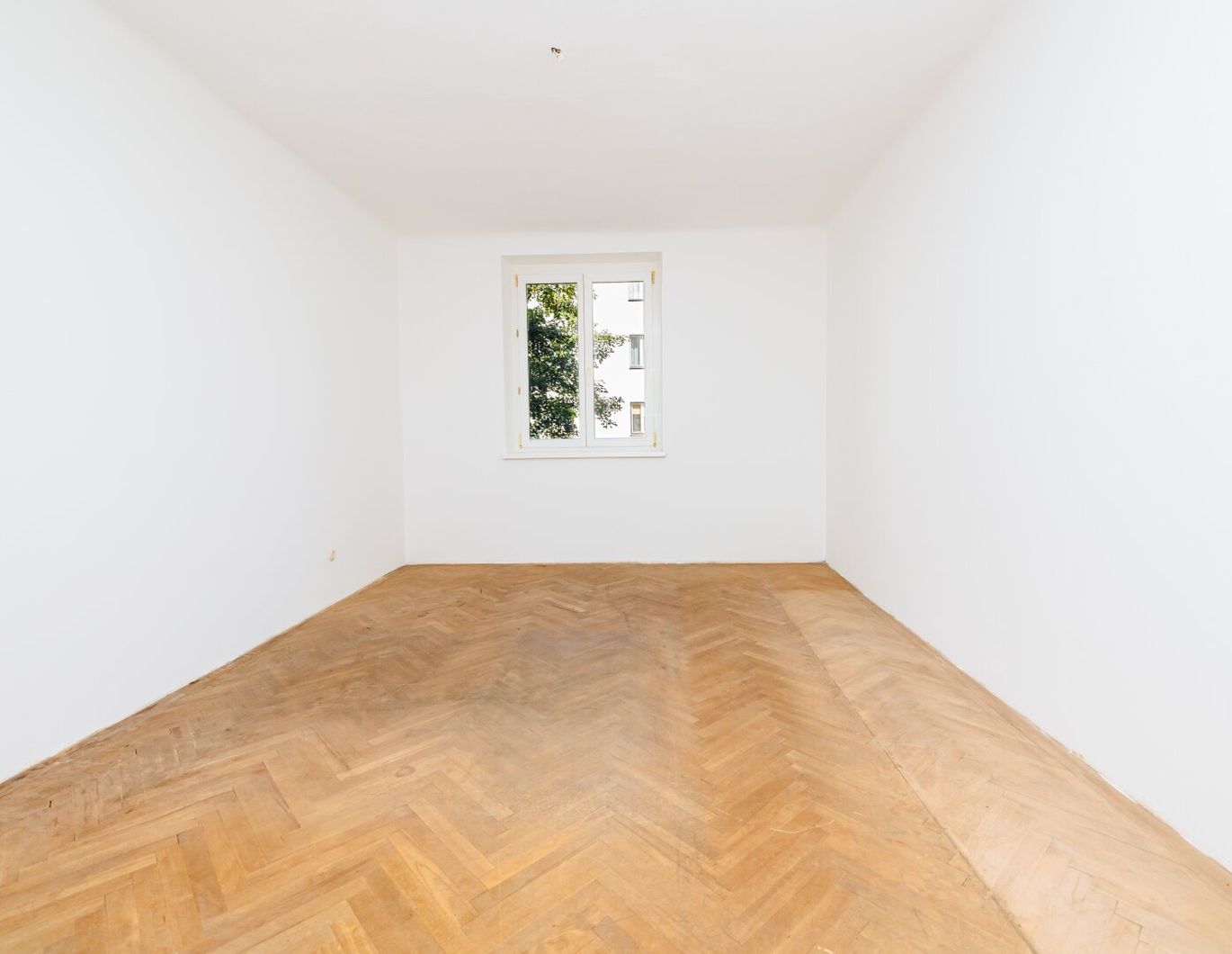 GEIDORF I RUHIGES WOHNUMFELD I BADEZIMMER MIT DUSCHE UND FENSTER I ZENTRALE STADTLAGE I GRÜNBLICK I PROJEKT WOHNEN I