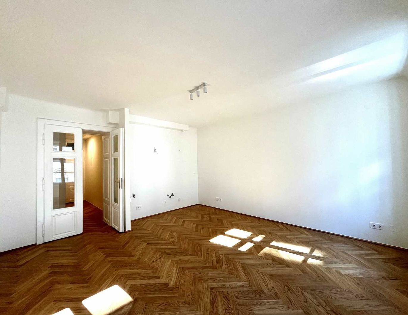 Klein, fein, zentral - traumhafte Garçonnière beim Naschmarkt!