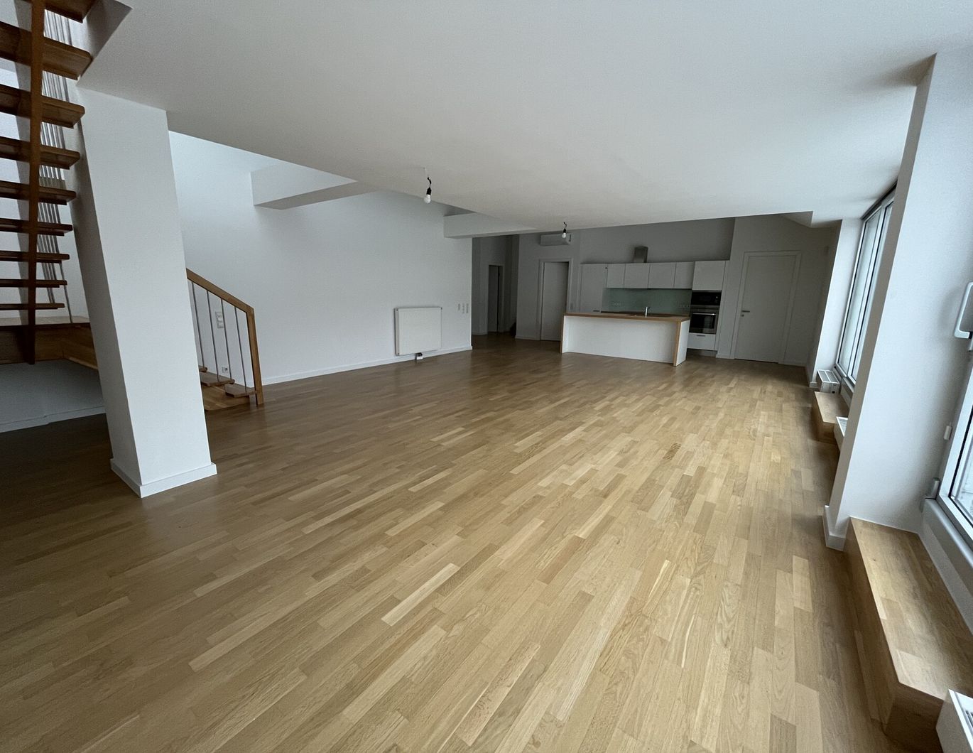 PALAIS HARDEGG: 3-Zimmer-DG-Wohnung mit 3 Terrassen zu mieten an der Freyung - wohnen in 1010 Wien