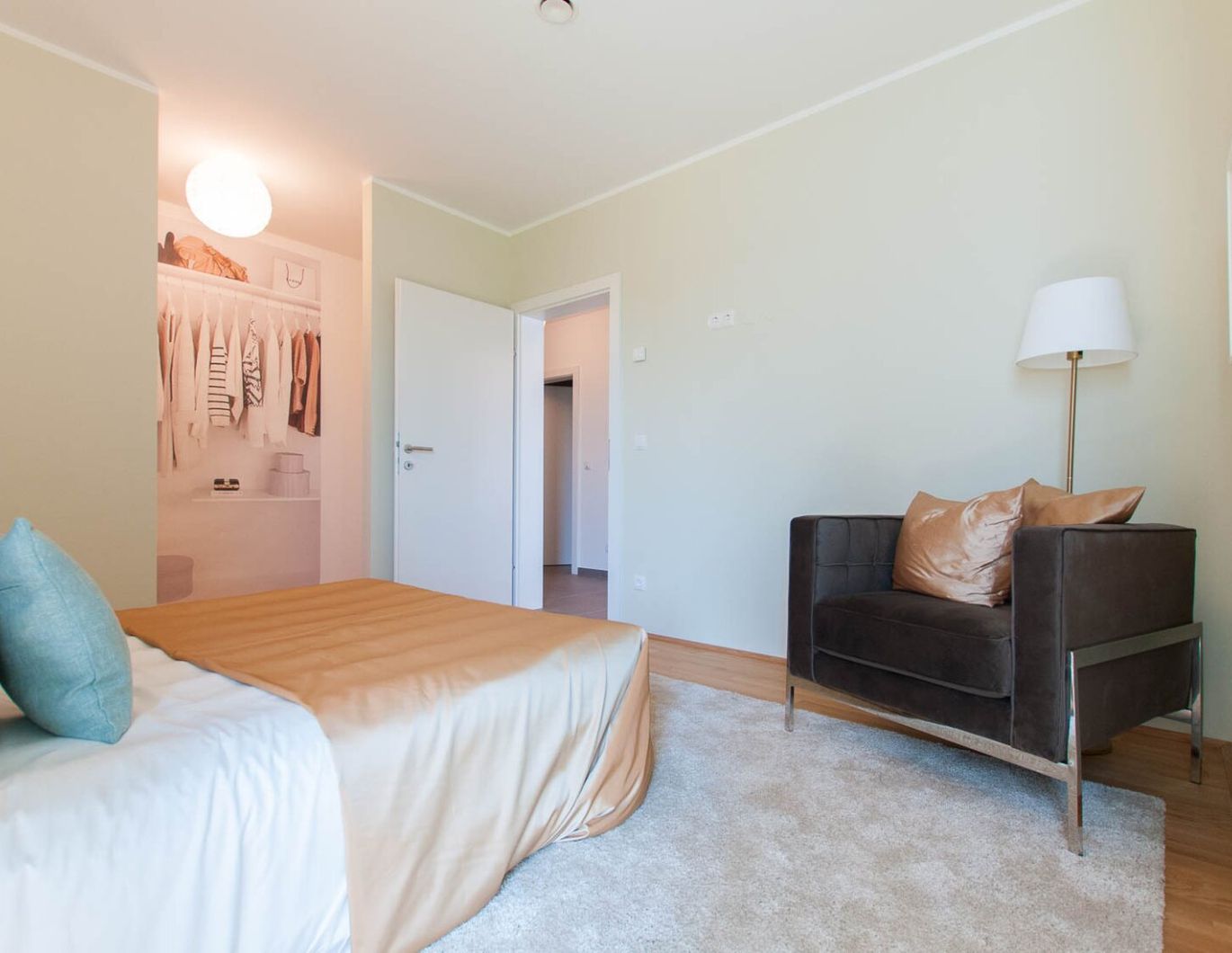 PROVISIONSFREI - 2-ZIMMER WOHNUNG MIT VIEL STAURAUM UND FEINER SÜD-LOGGIA