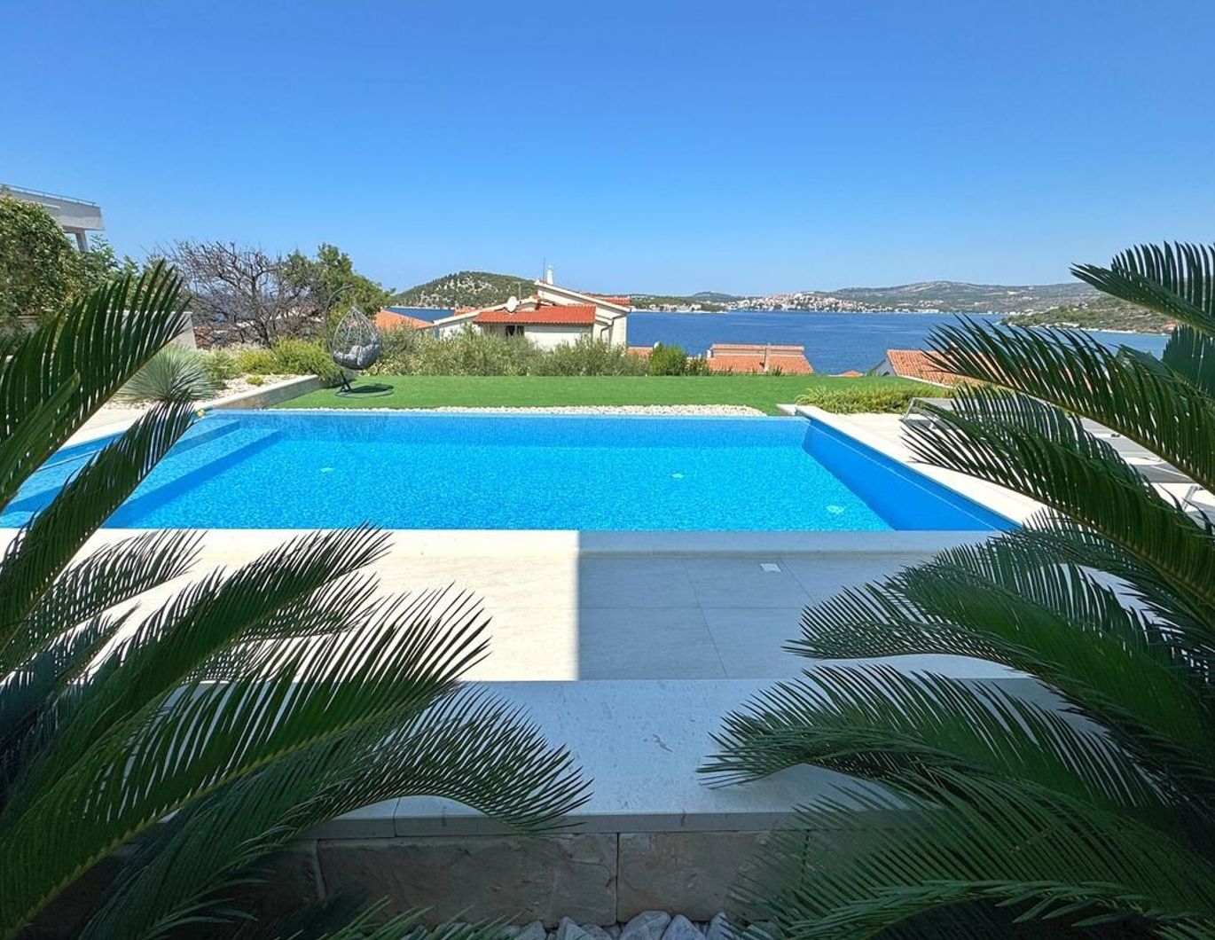 Neu gebaute Villa mit offenem Meerblick