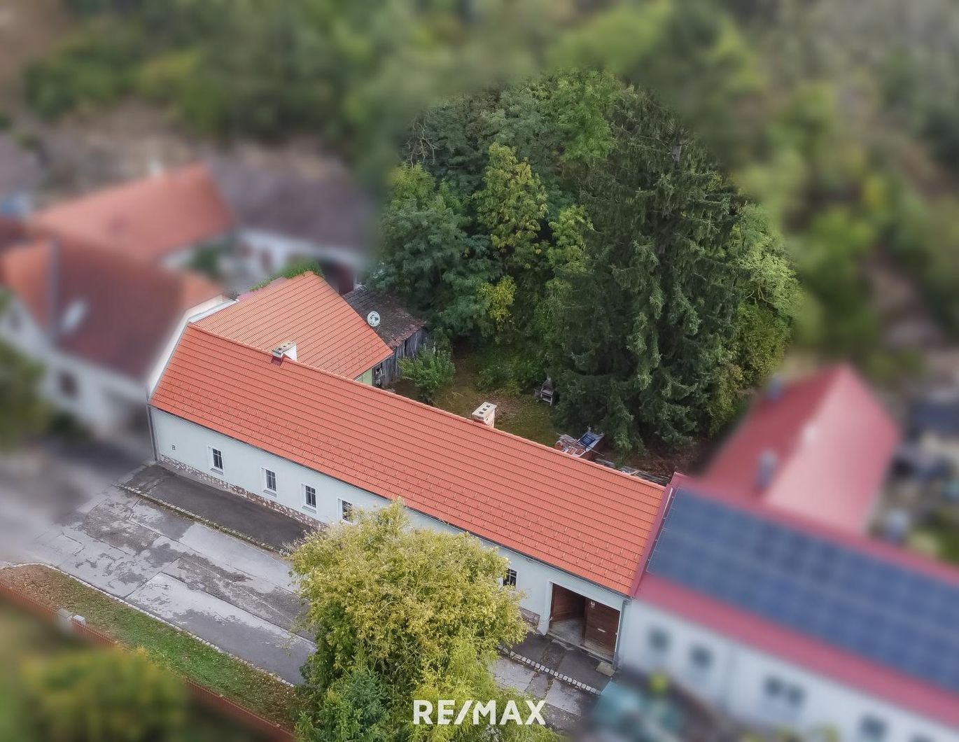 Kleines Haus mit uneinsehbaren Garten