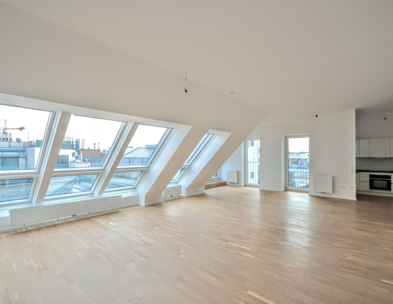 Klimatisierte 4-Zimmer-Wohnung mit Terrasse nahe der Wiener Innenstadt (optional mit PKW-Stellplatz)