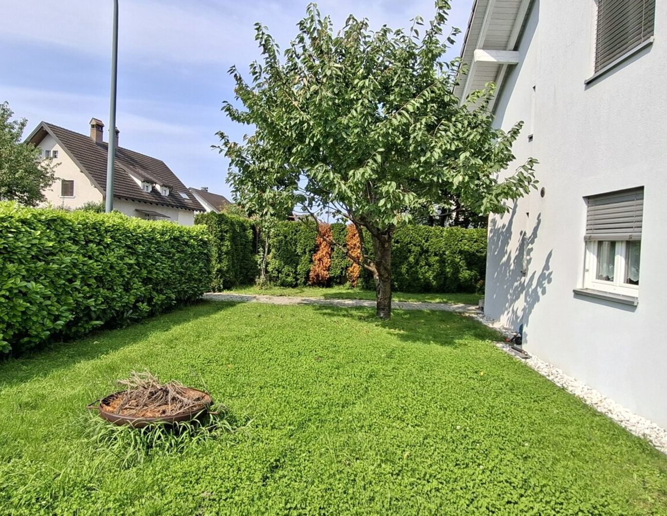 Hier will ich Wohnen - Gepflegtes massiv errichtetes Einfamilienhaus in zentraler Lage von Gisingen zu verkaufen!