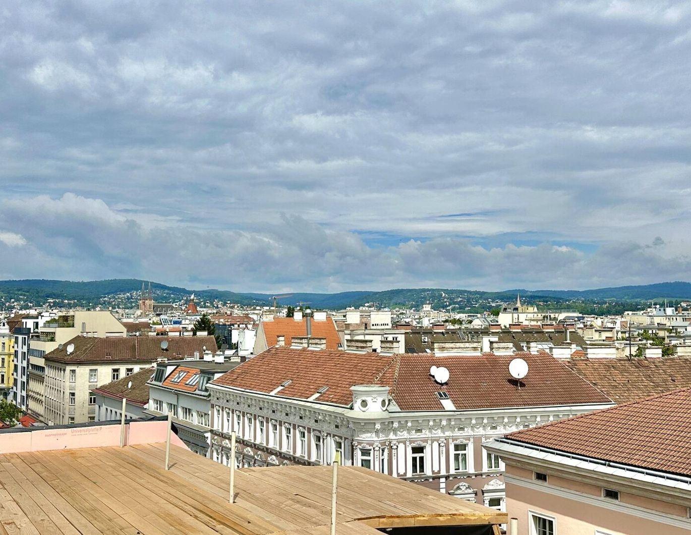 Penthouse-Dachgeschoss mit Dachterrasse und traumhaftem Fernblick über Wien - Erstbezug