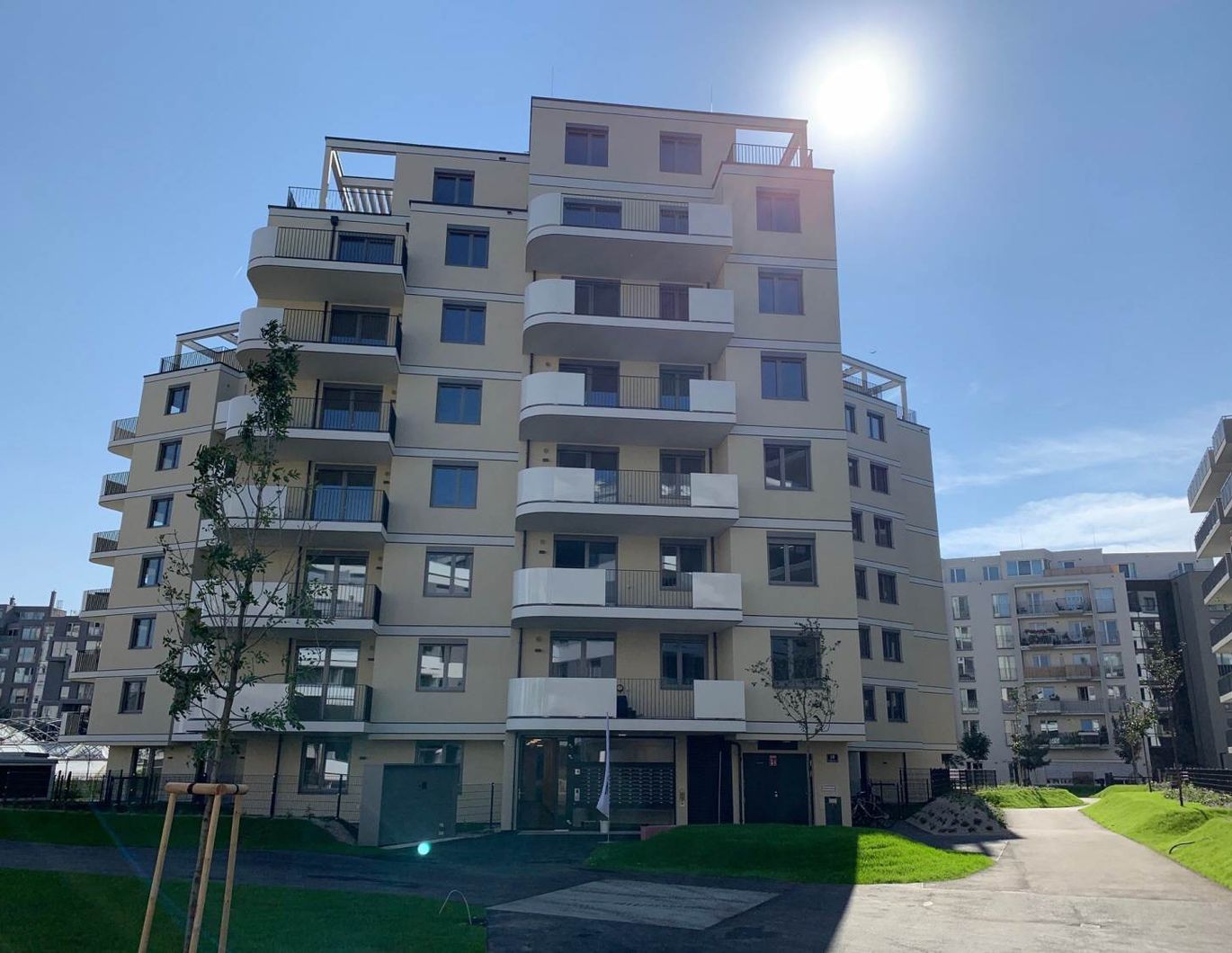 Herrliche 2-Zimmer-Wohnung mit wunderschönem Balkon und  Garagenstellplatz im Kirschblütenpark!