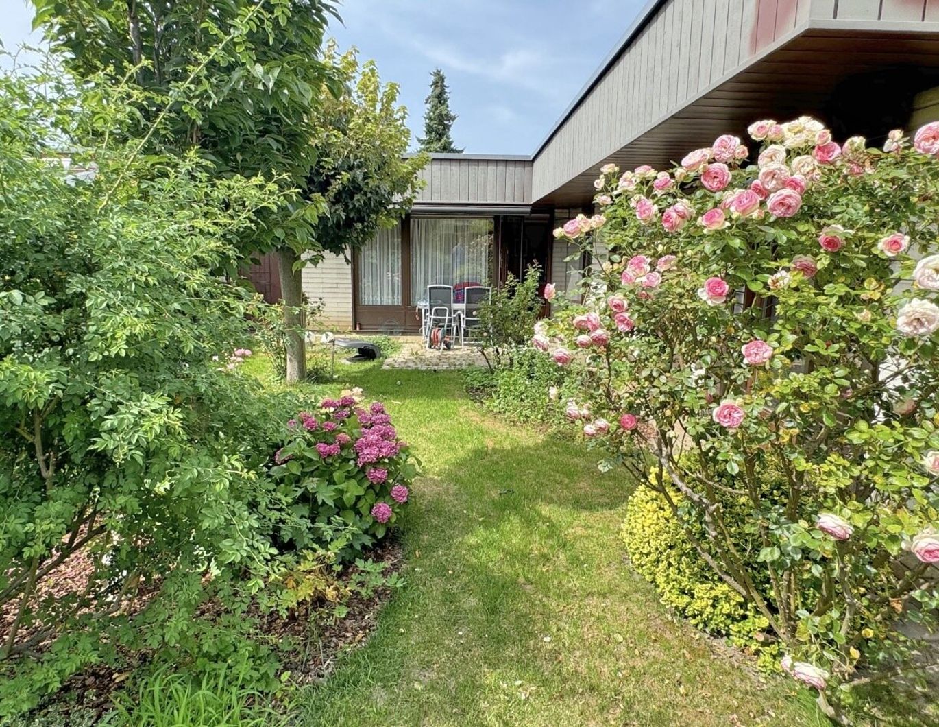 Traumhaftes Wohnen in 1210 Wien: Großzügiges Haus mit Garten, Terrasse, Pool und Sauna