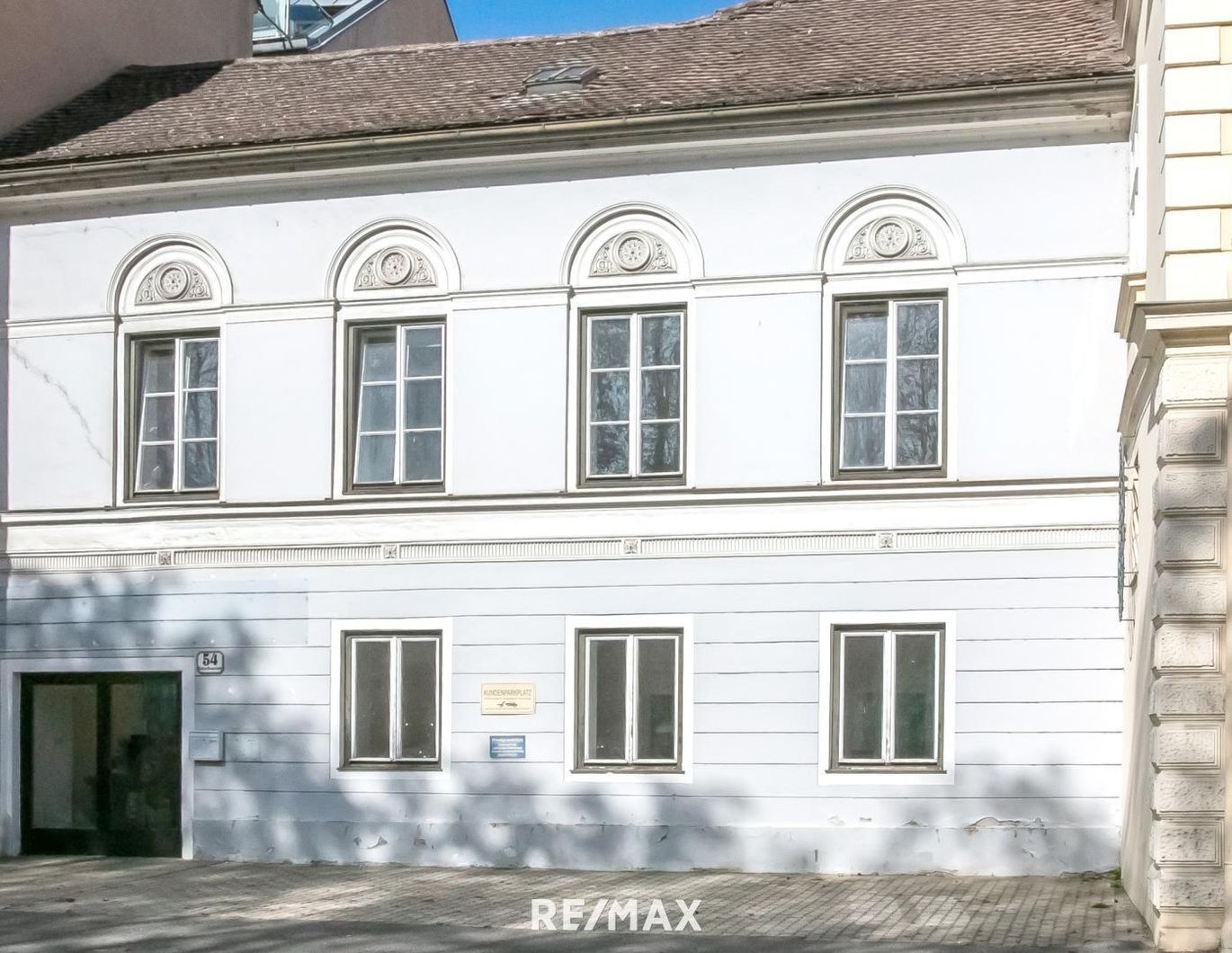 Großzügiges Wohn-/Geschäftshaus in Krems-Stein