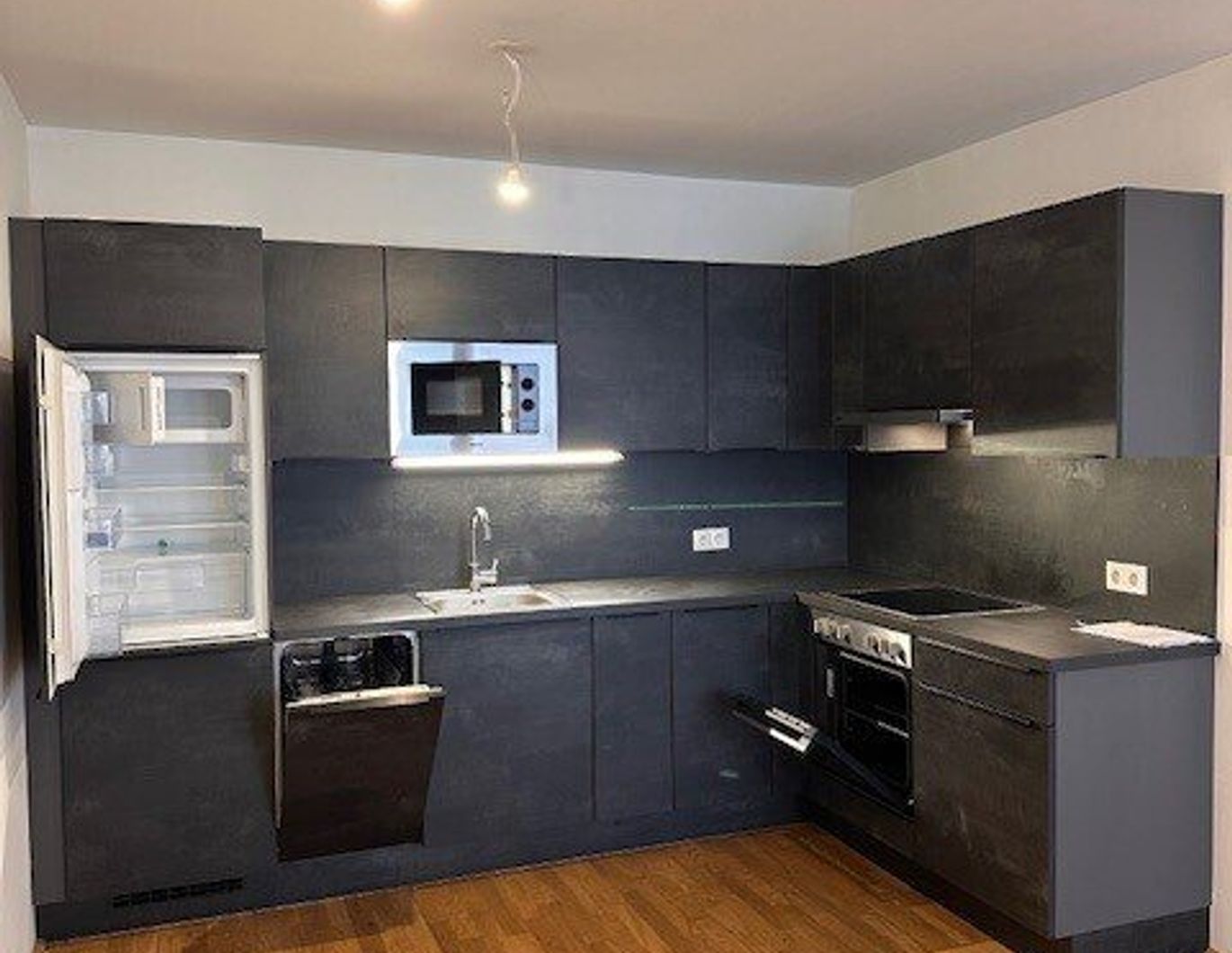 2-Zimmer-Wohnung inkl hochwertiger Markenküche mit Geschirrspüler und Mikrowelle, Außenfläche und Kellerabteil 8 (1 Monat mietfrei!!) / ALF44 Top 1-05